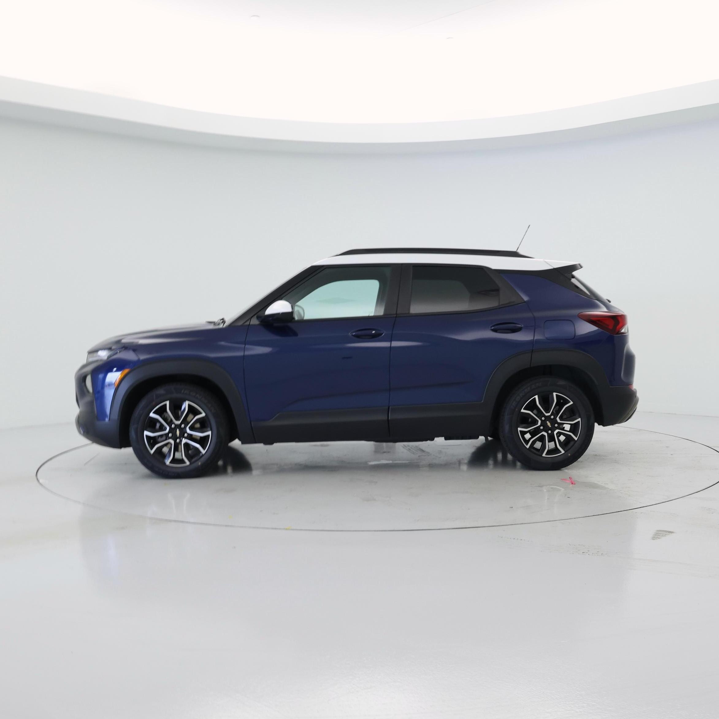 Thumbnail: 2023 Chevrolet TrailBlazer - 3