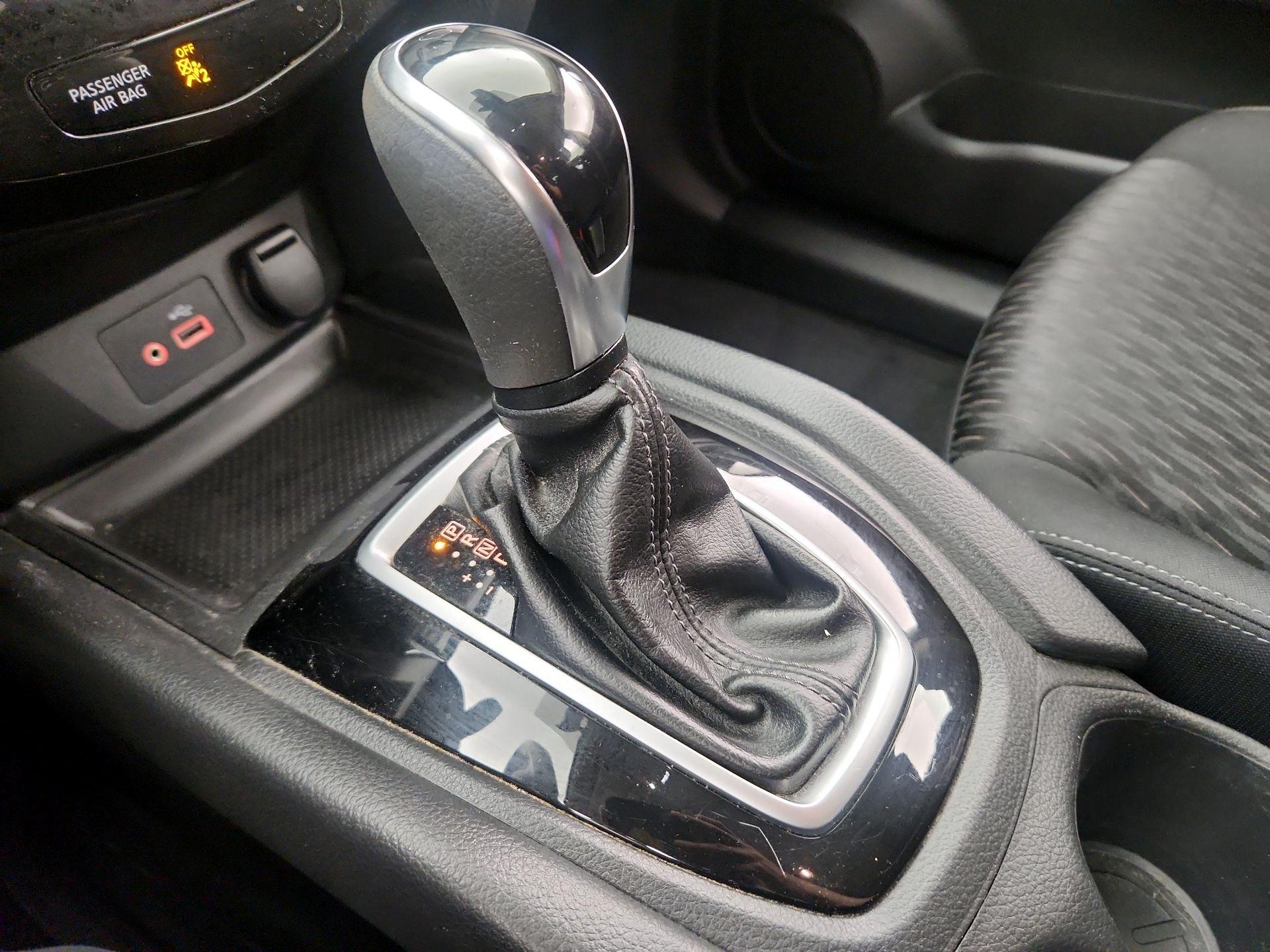 Thumbnail: 2019 Nissan Rogue - 17