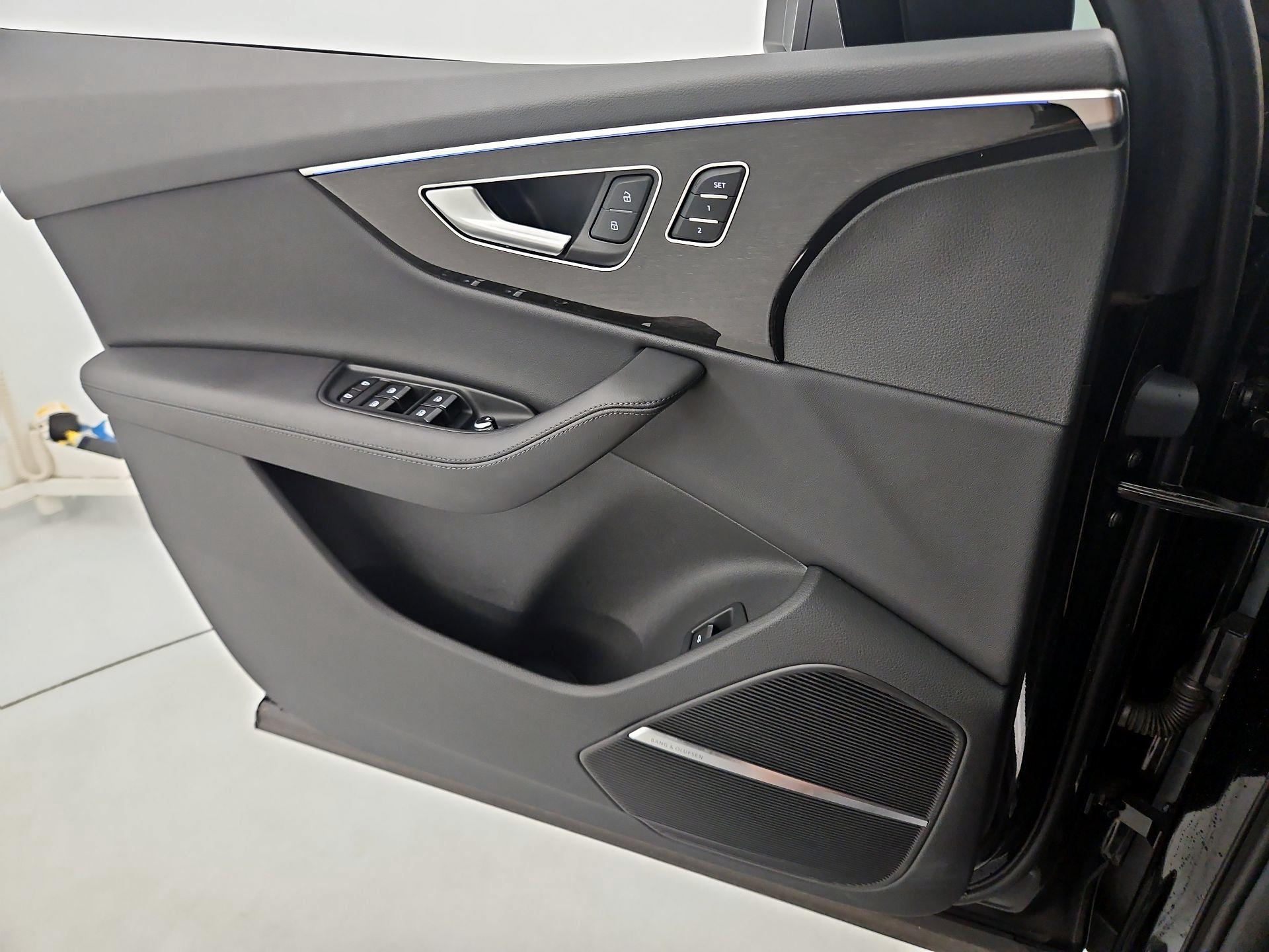 Thumbnail: 2023 Audi Q7 - 12