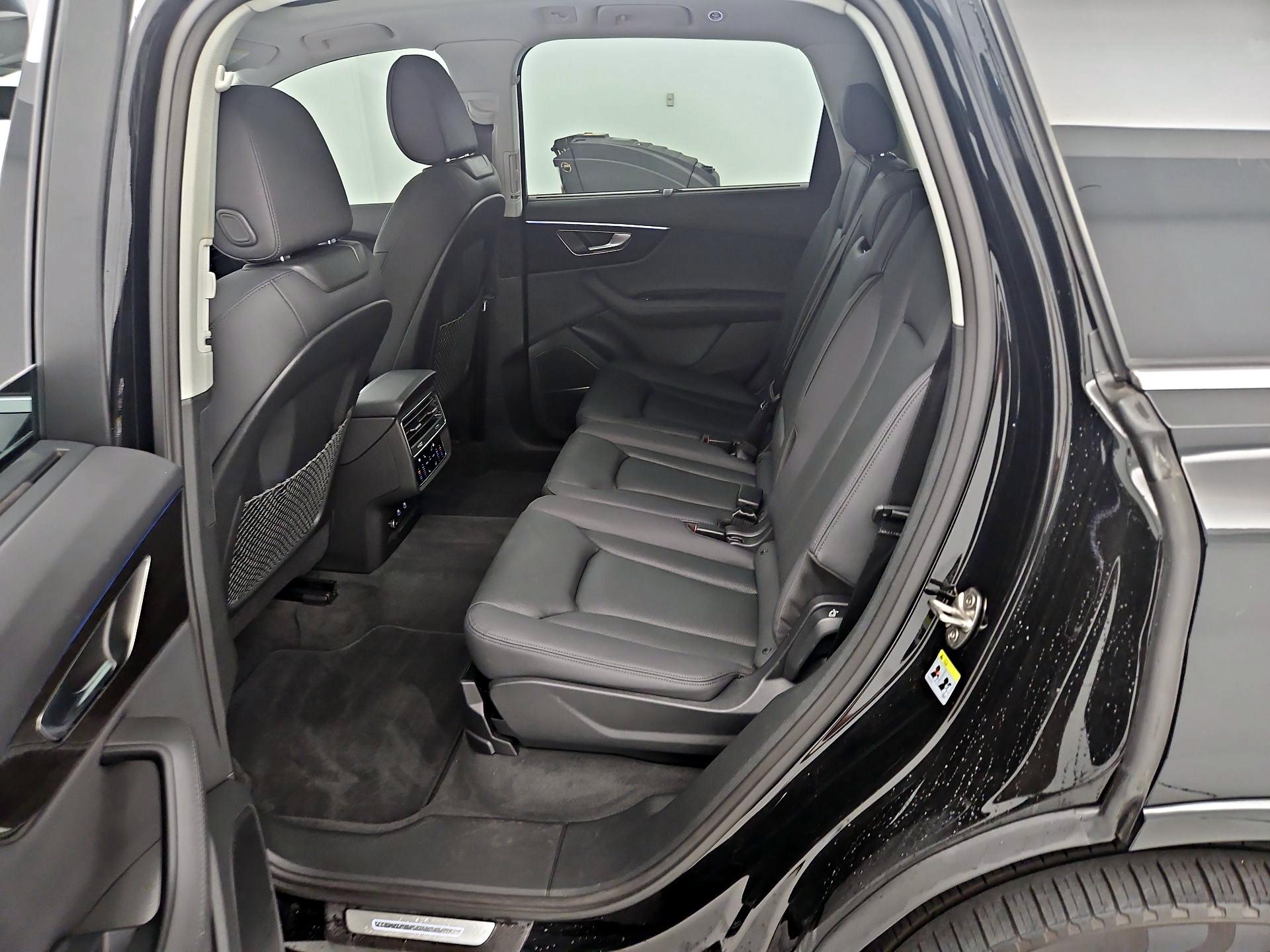 Thumbnail: 2023 Audi Q7 - 20