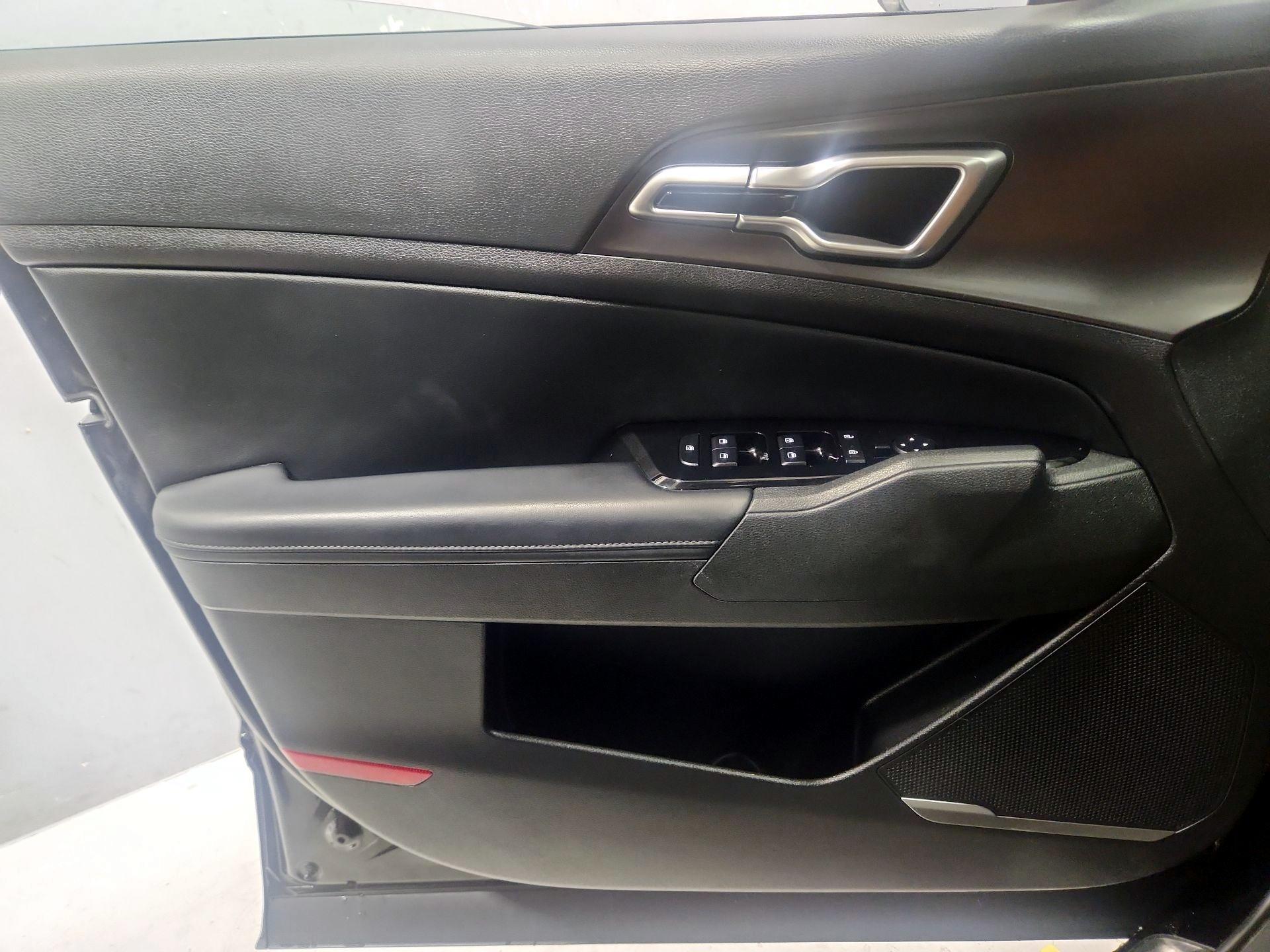 Thumbnail: 2023 Kia Sportage - 12