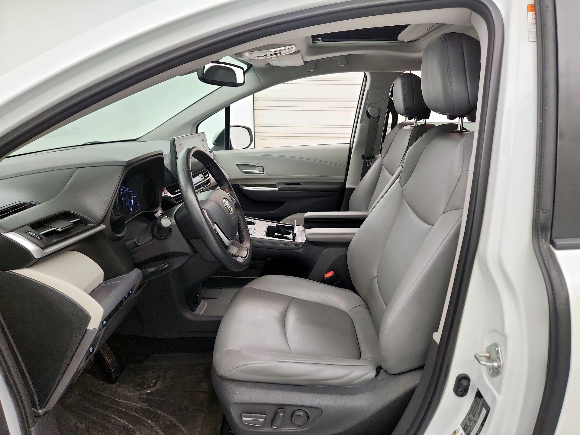 Thumbnail: 2021 Toyota Sienna - 11