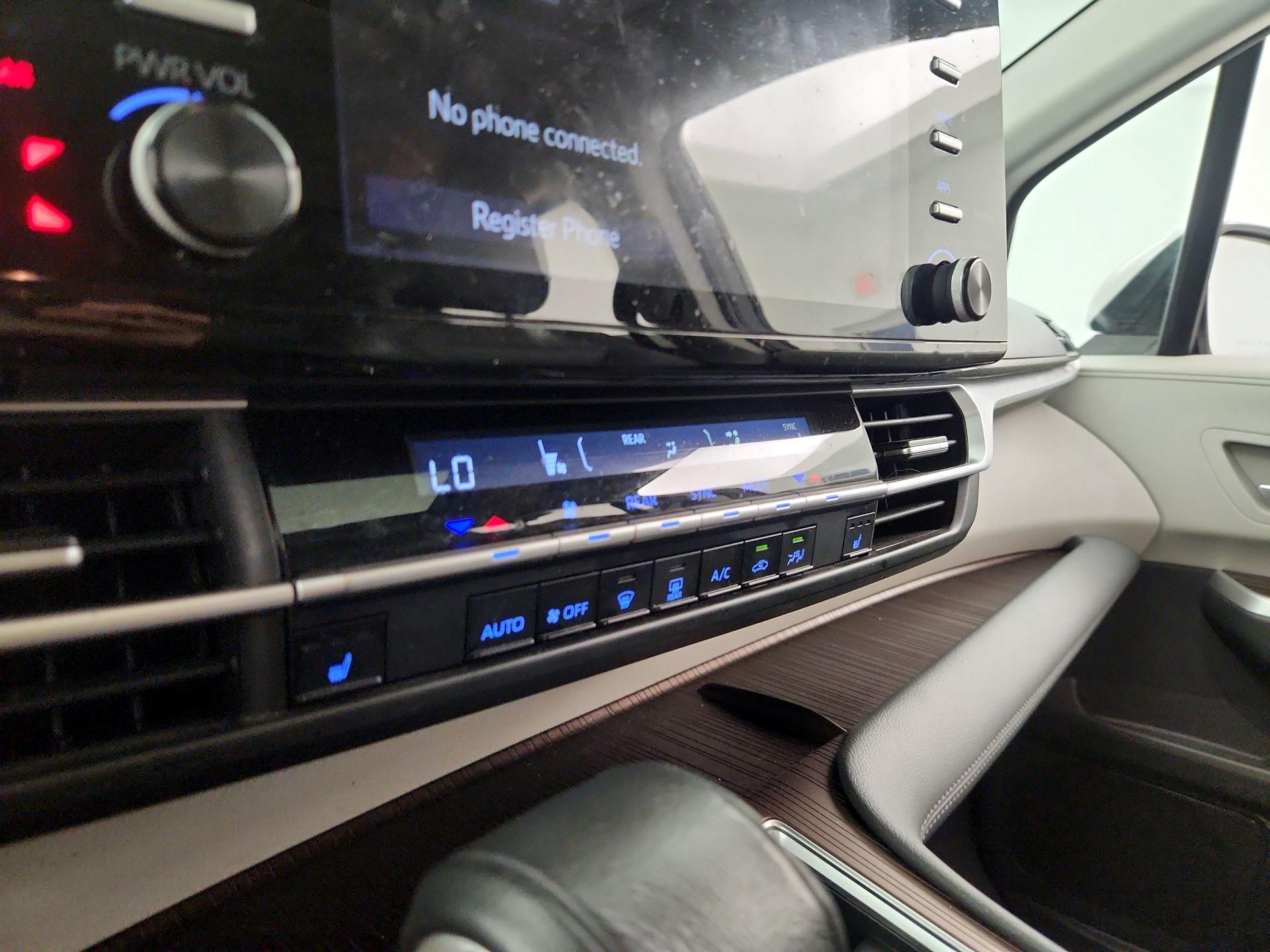 Thumbnail: 2021 Toyota Sienna - 16