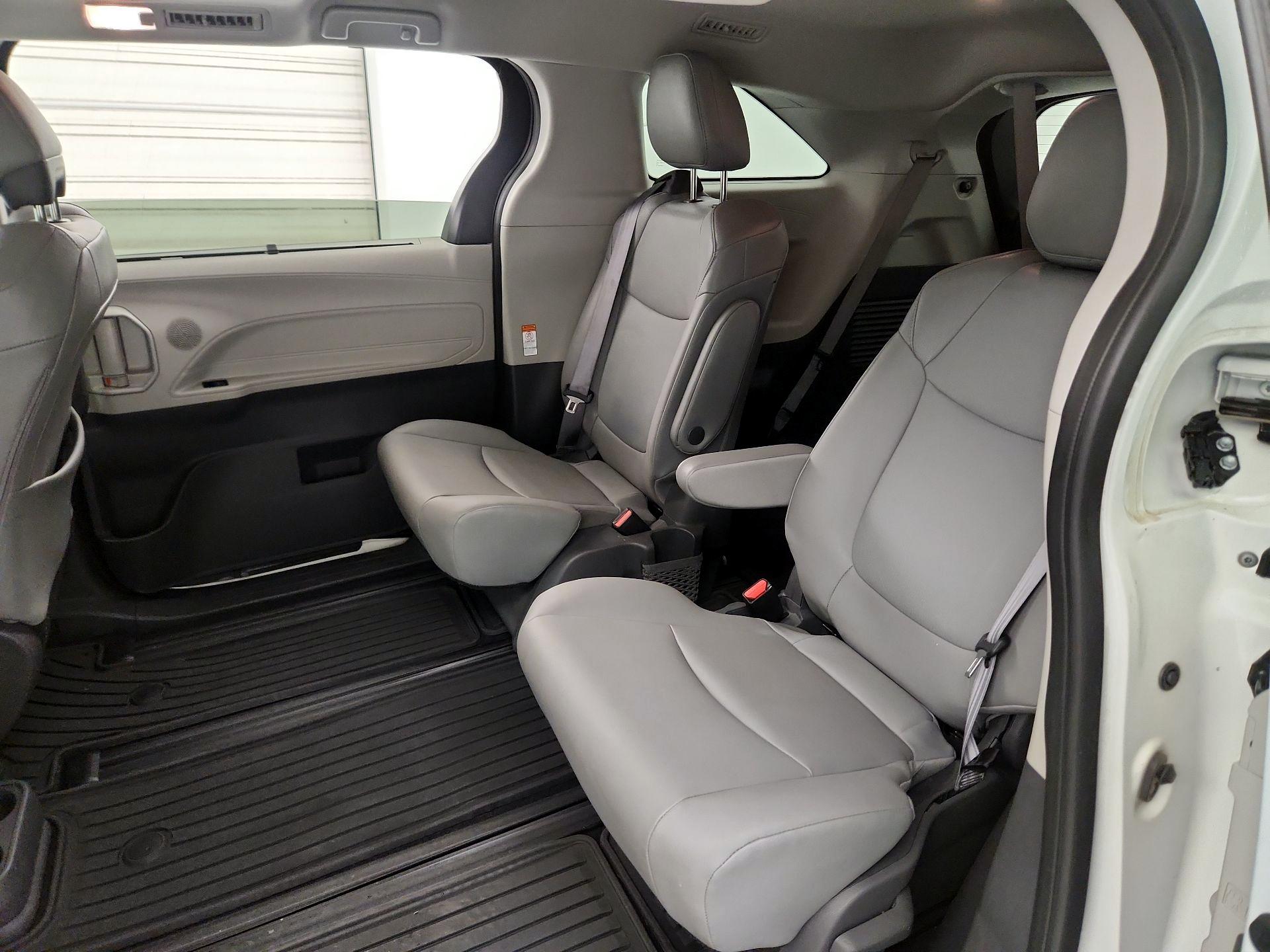 Thumbnail: 2021 Toyota Sienna - 20