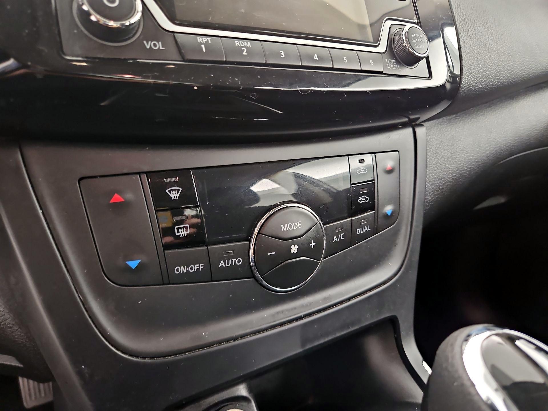 Thumbnail: 2018 Nissan Sentra - 16