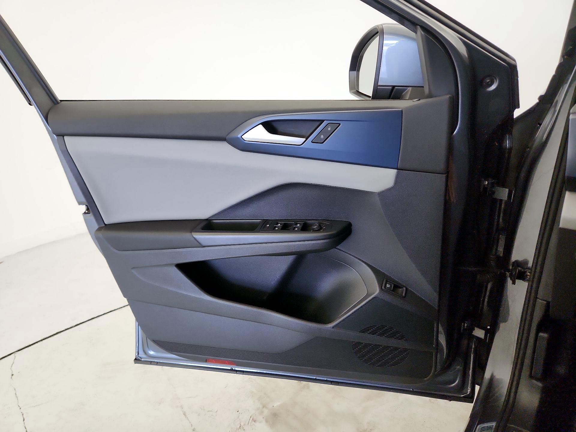 Thumbnail: 2022 Volkswagen Taos - 12