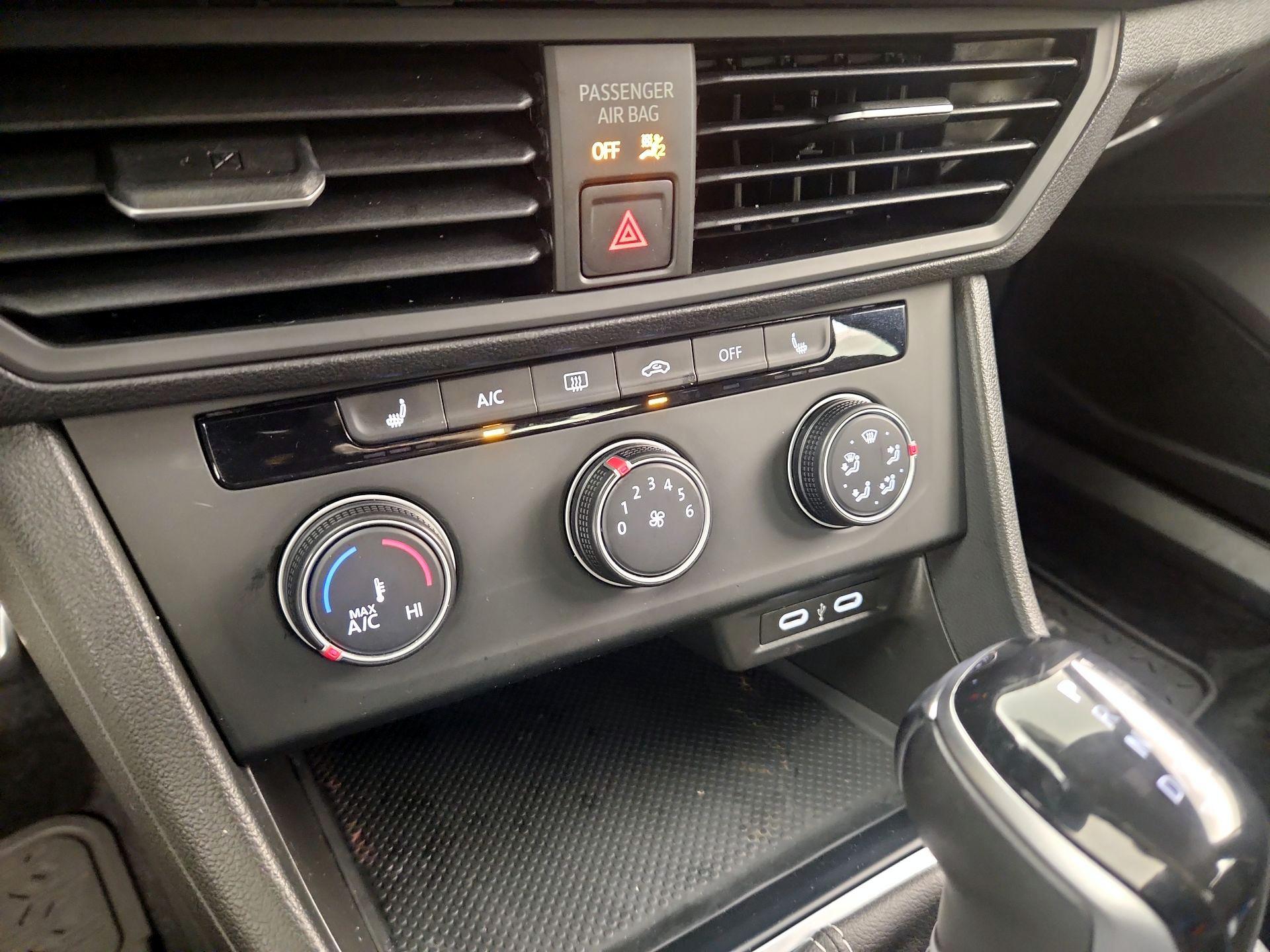Thumbnail: 2024 Volkswagen Jetta - 16
