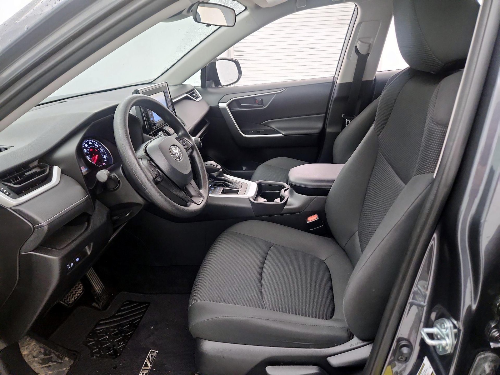 2021 Toyota RAV4 LE - Photo 12