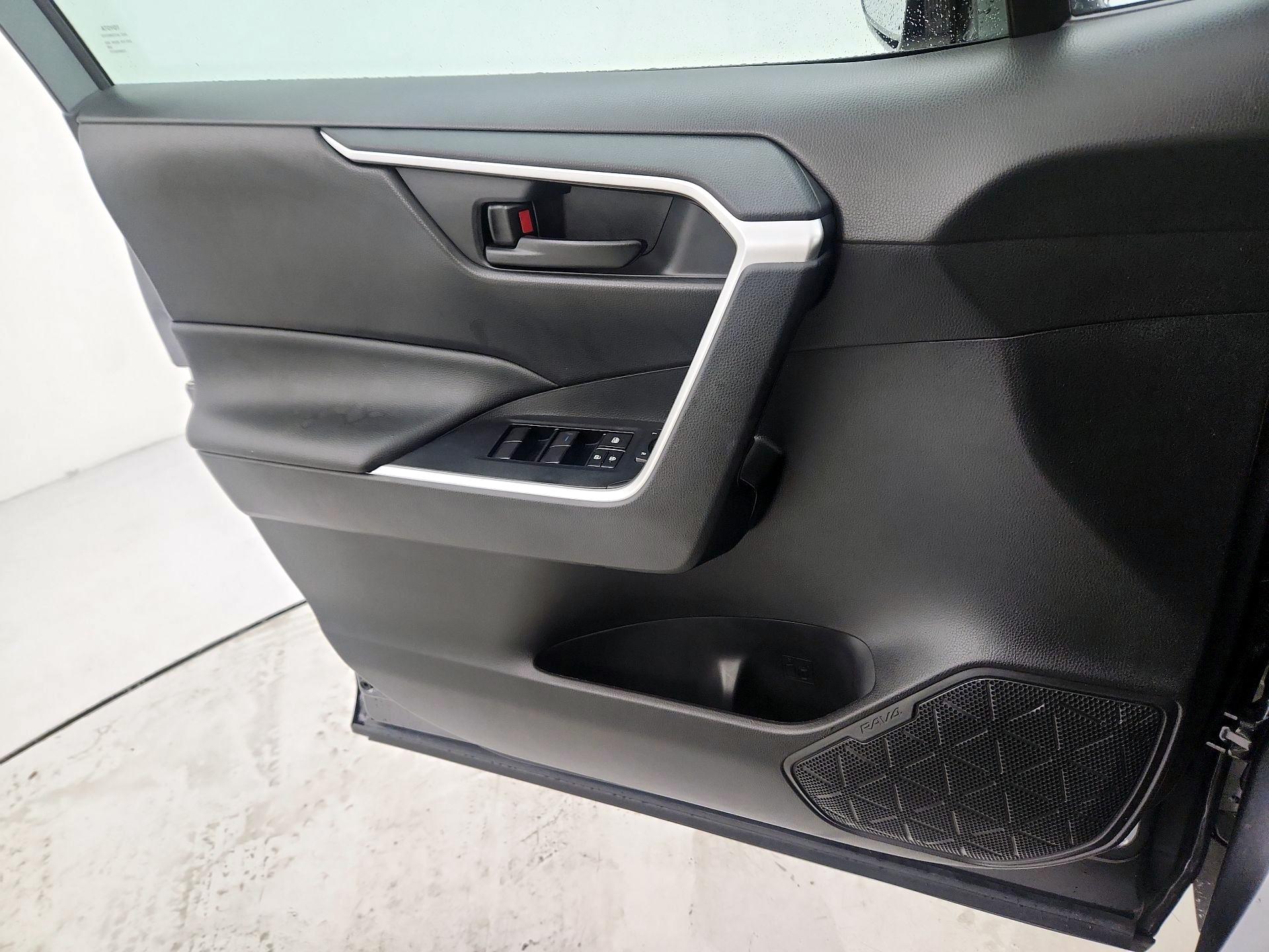 Thumbnail: 2021 Toyota RAV4 - 12
