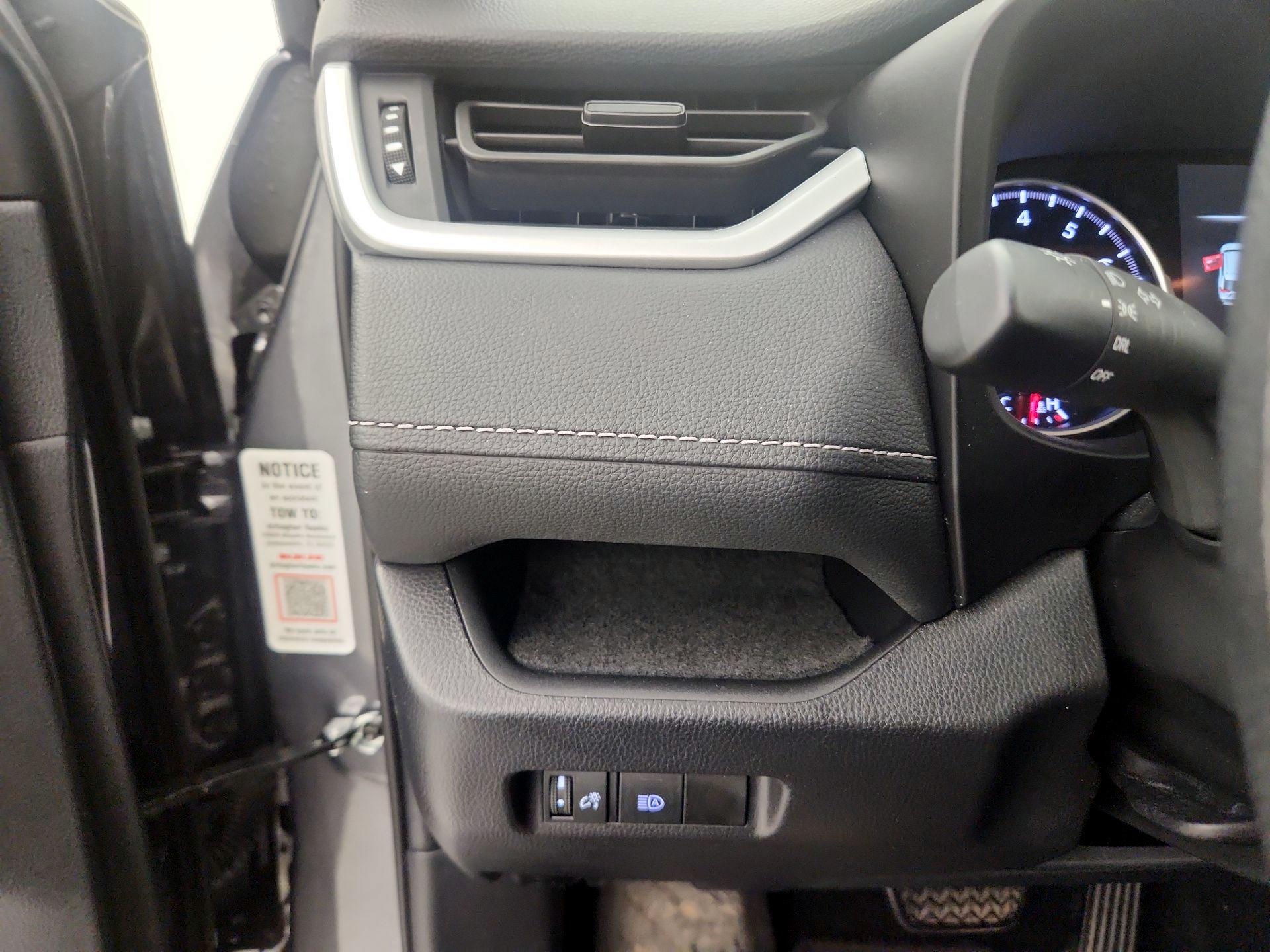 Thumbnail: 2021 Toyota RAV4 - 13