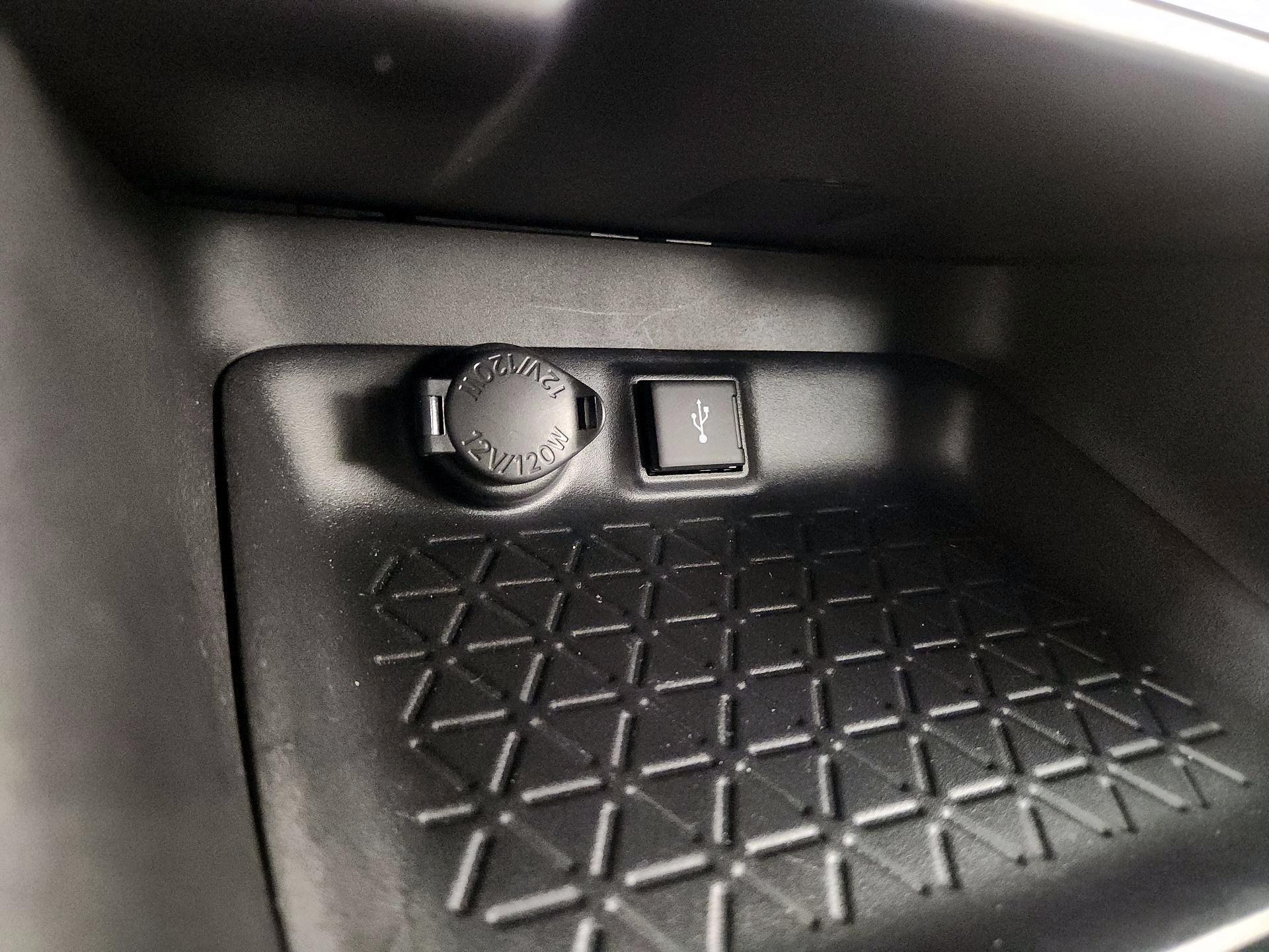 Thumbnail: 2021 Toyota RAV4 - 18