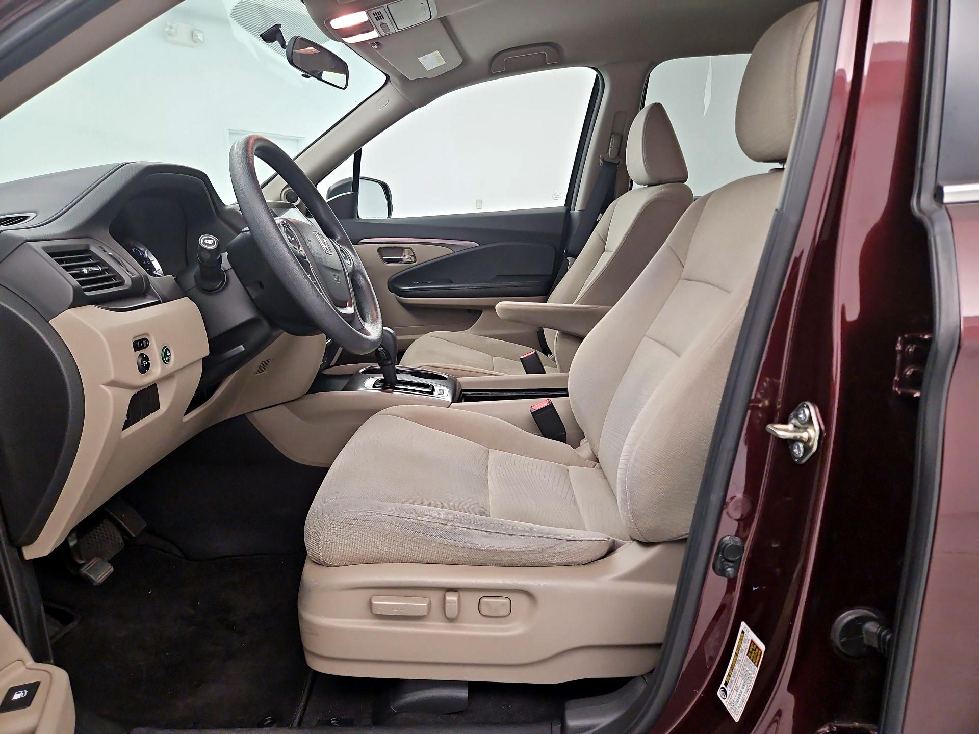 Thumbnail: 2017 Honda Pilot - 11