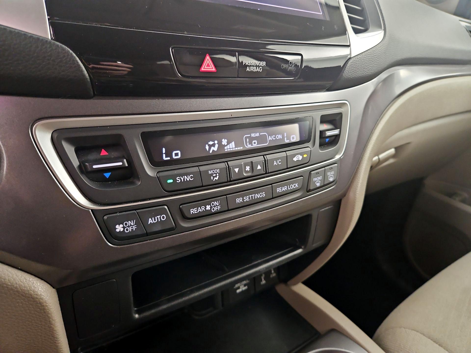 Thumbnail: 2017 Honda Pilot - 16