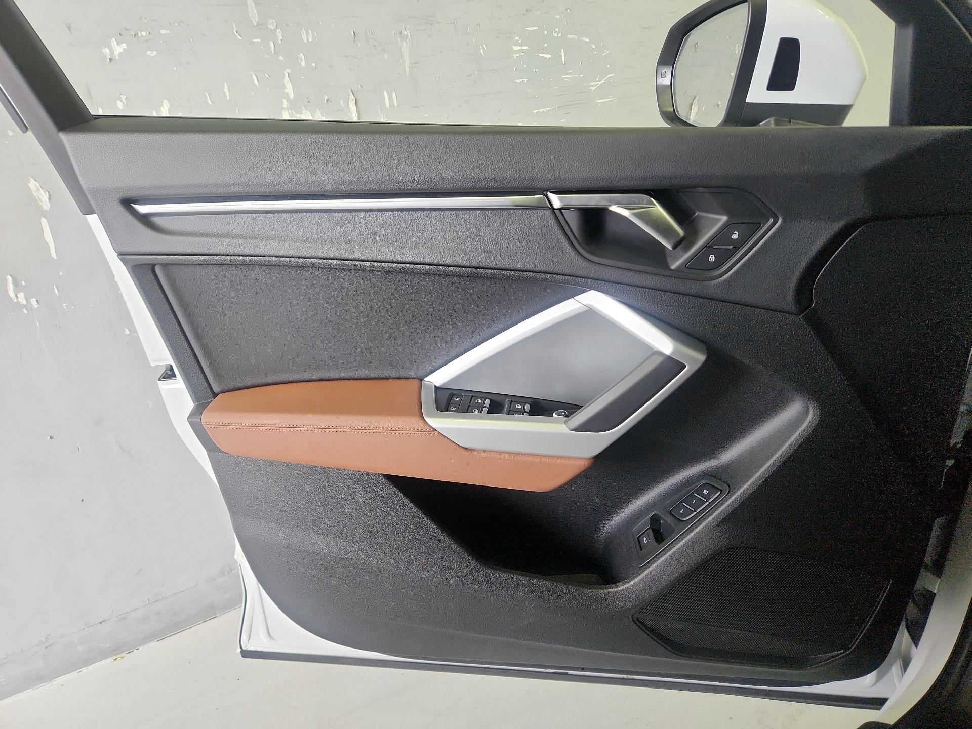 Thumbnail: 2024 Audi Q3 - 12