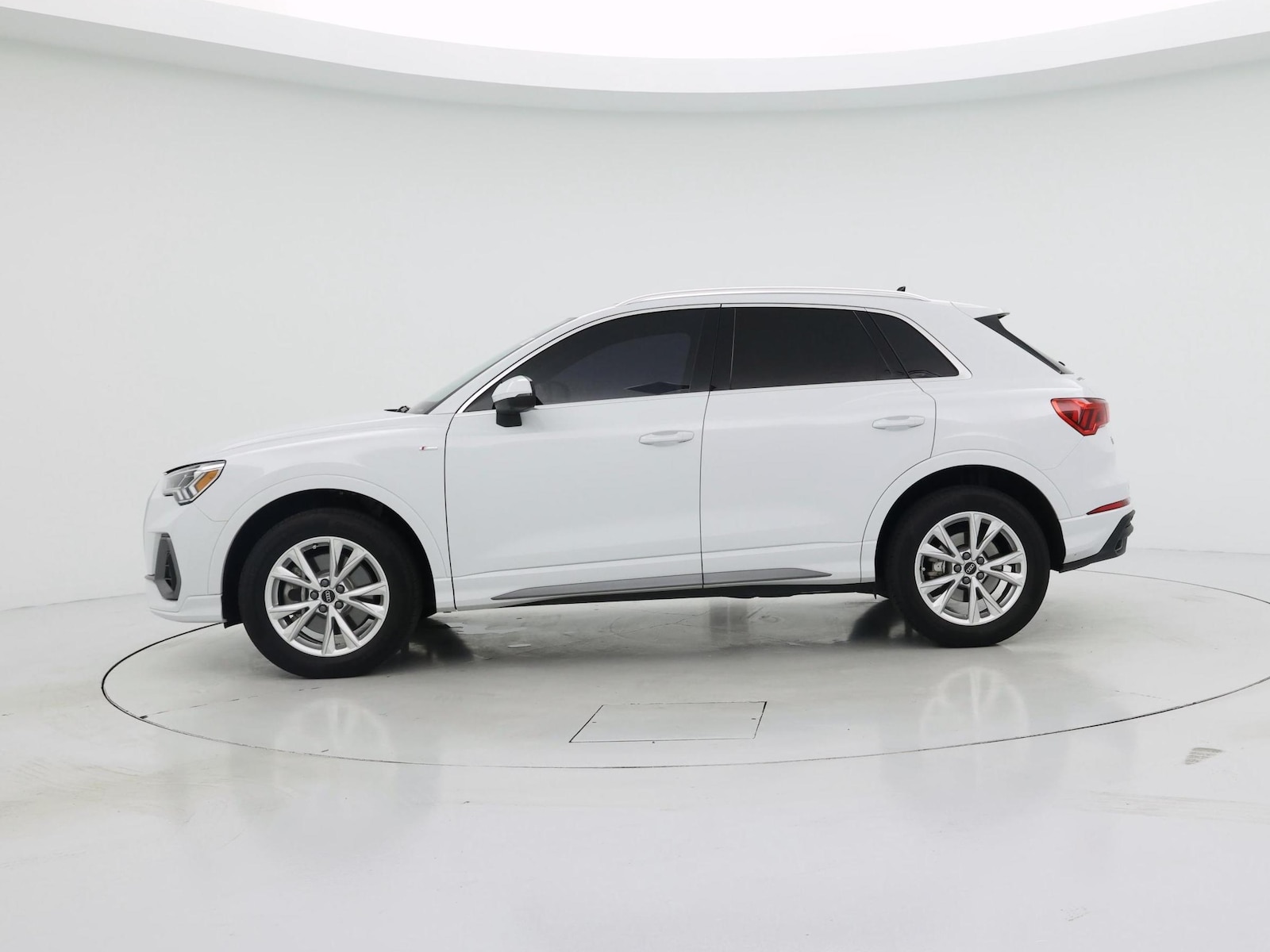 2024 Audi Q3 S Line Premium Plus - Photo 4