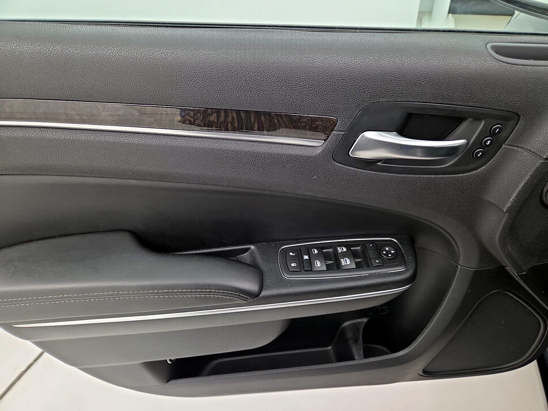 Thumbnail: 2016 Chrysler 300 - 12