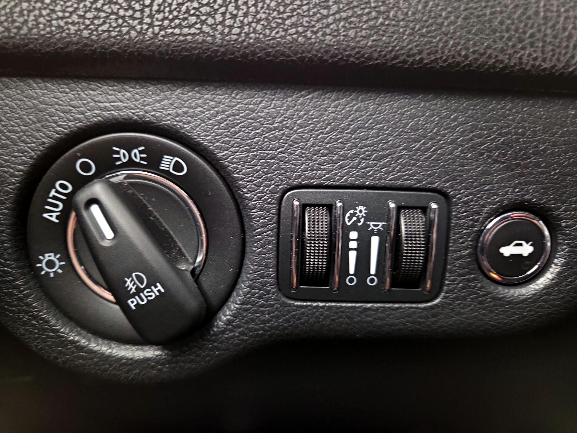 Thumbnail: 2016 Chrysler 300 - 13