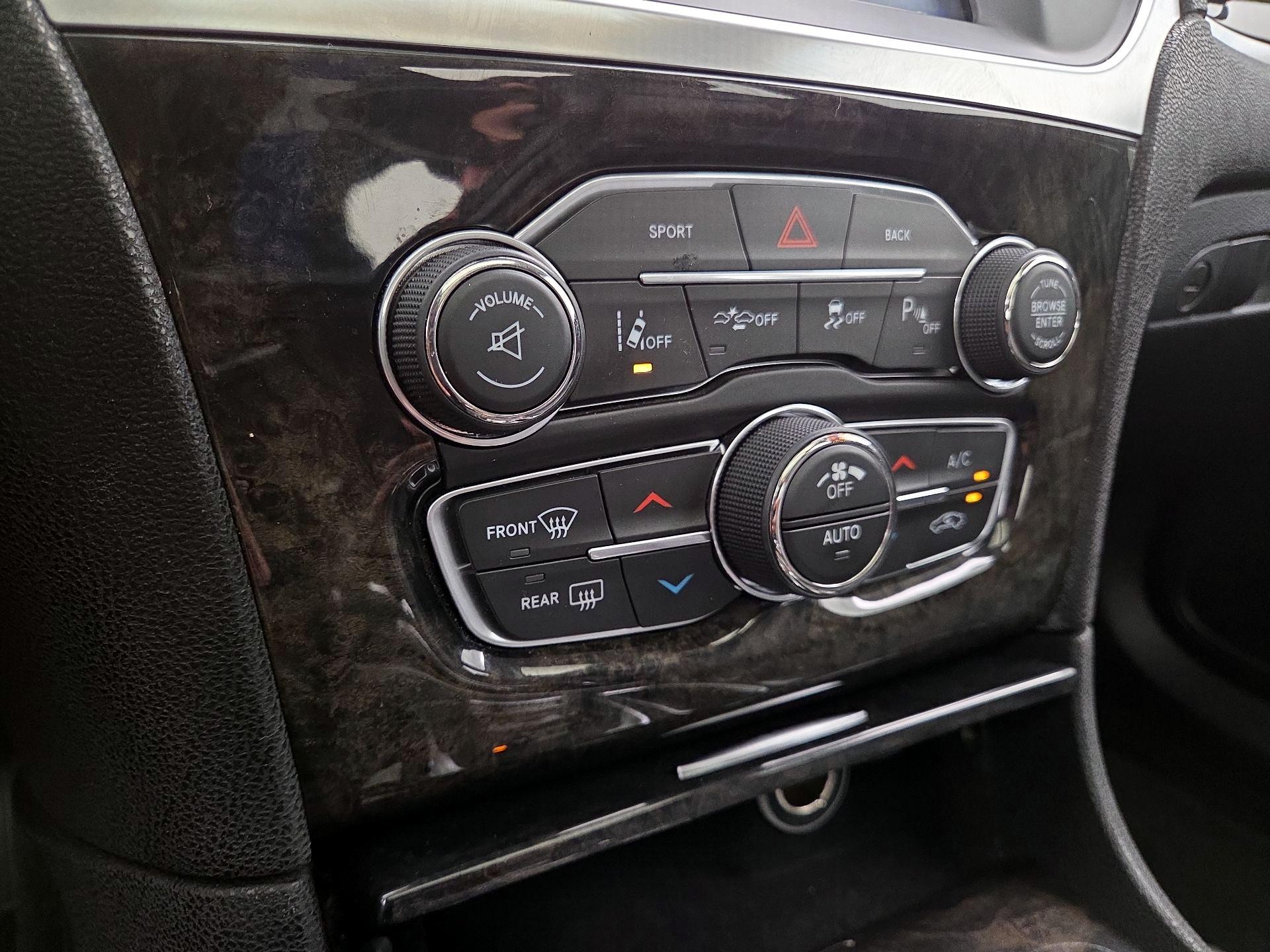Thumbnail: 2016 Chrysler 300 - 17