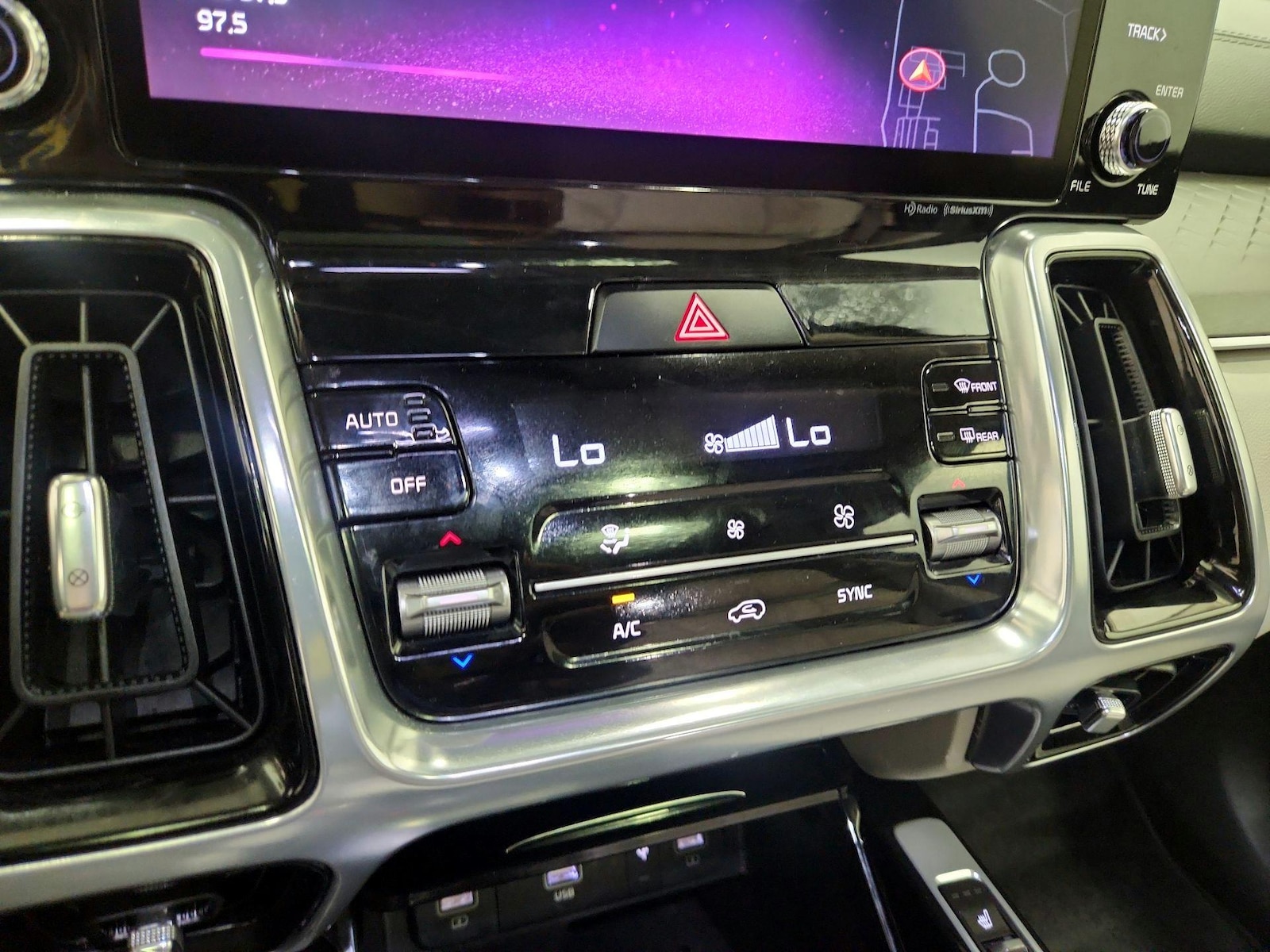 2023 Kia Sorento SX - Photo 18