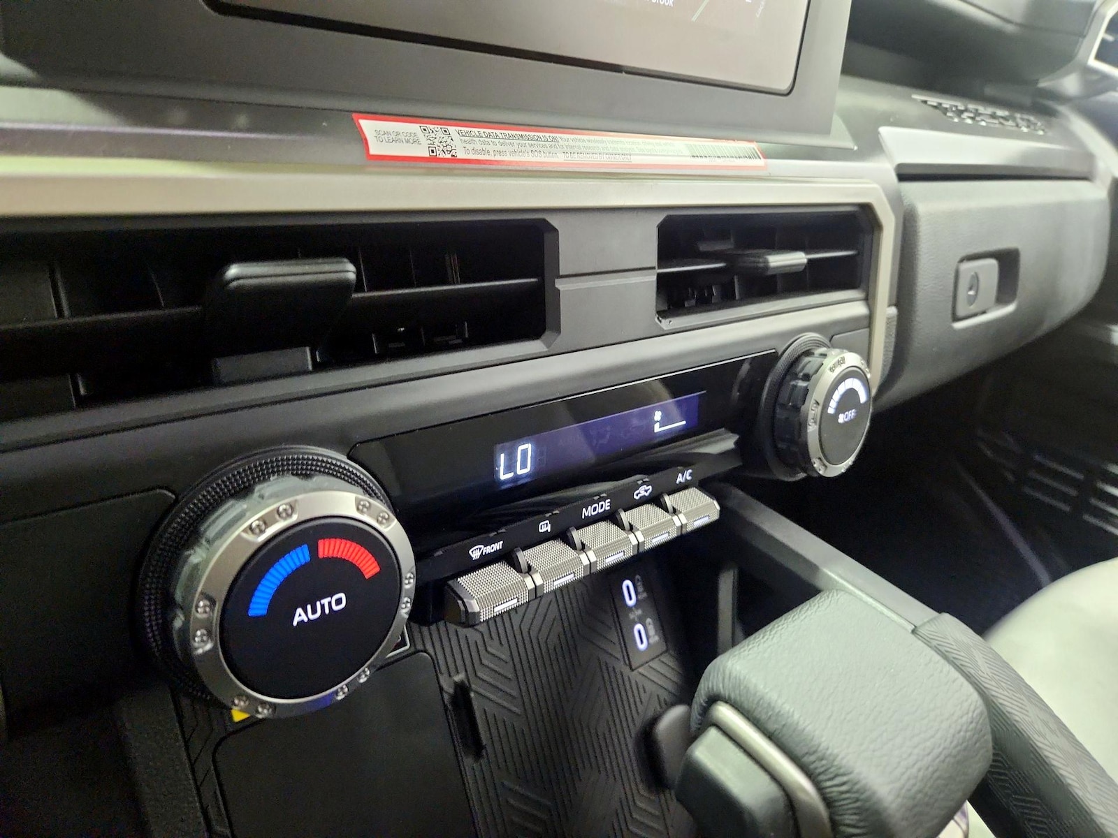 2025 Toyota Tacoma SR5 - Photo 18