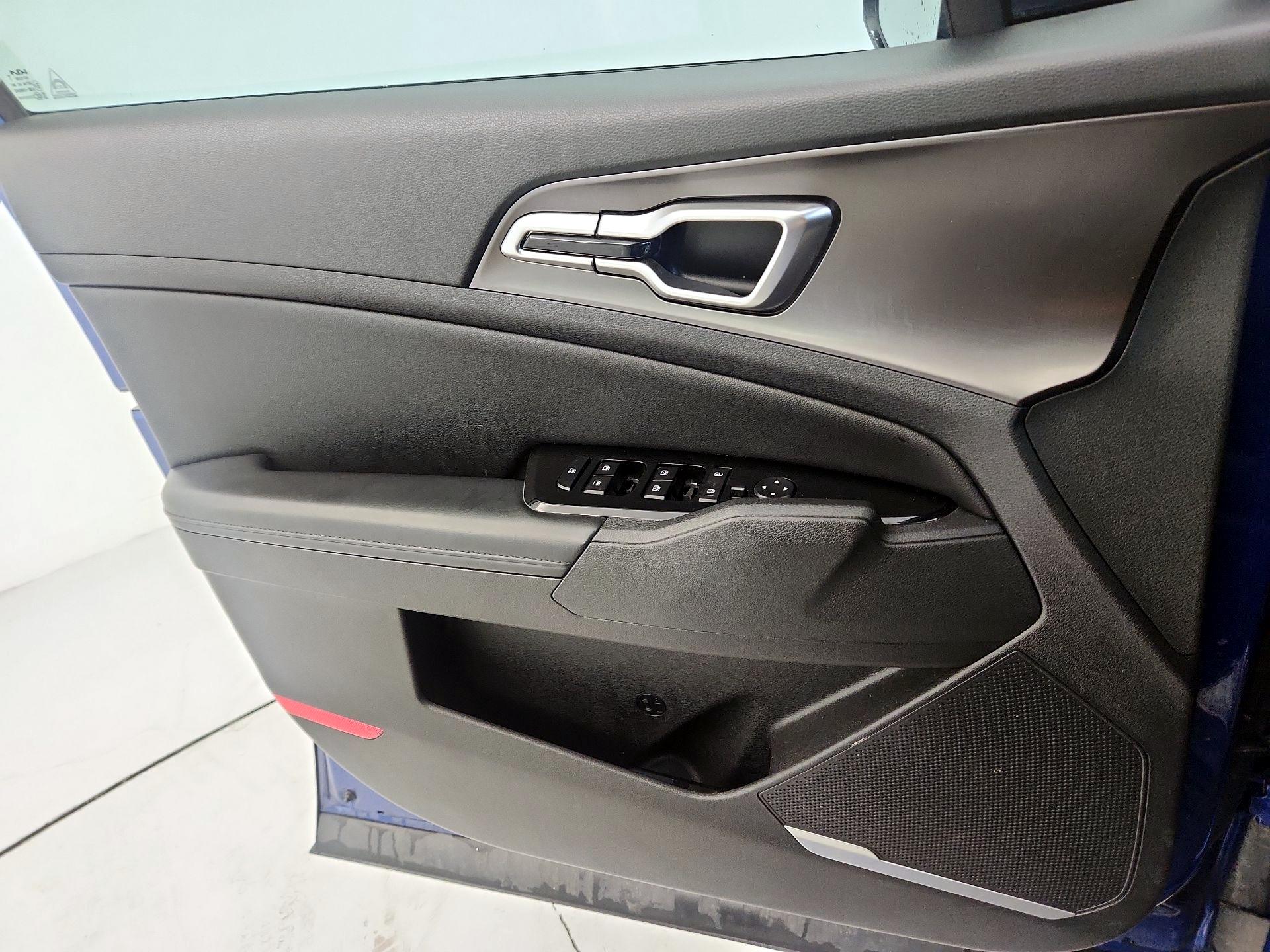 Thumbnail: 2023 Kia Sportage - 12