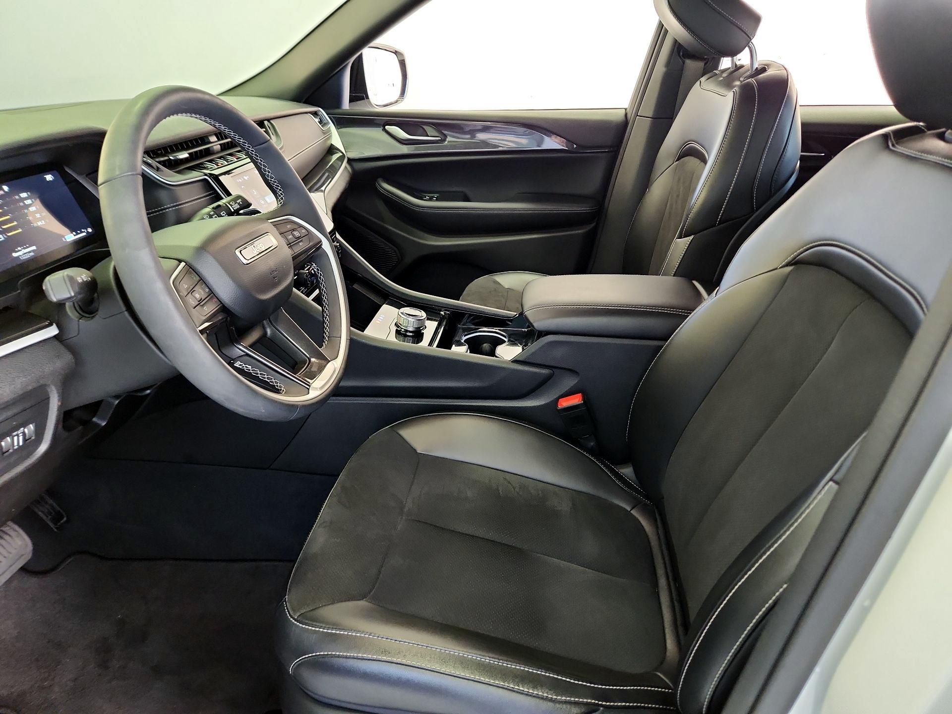 Thumbnail: 2023 Jeep Grand Cherokee - 11