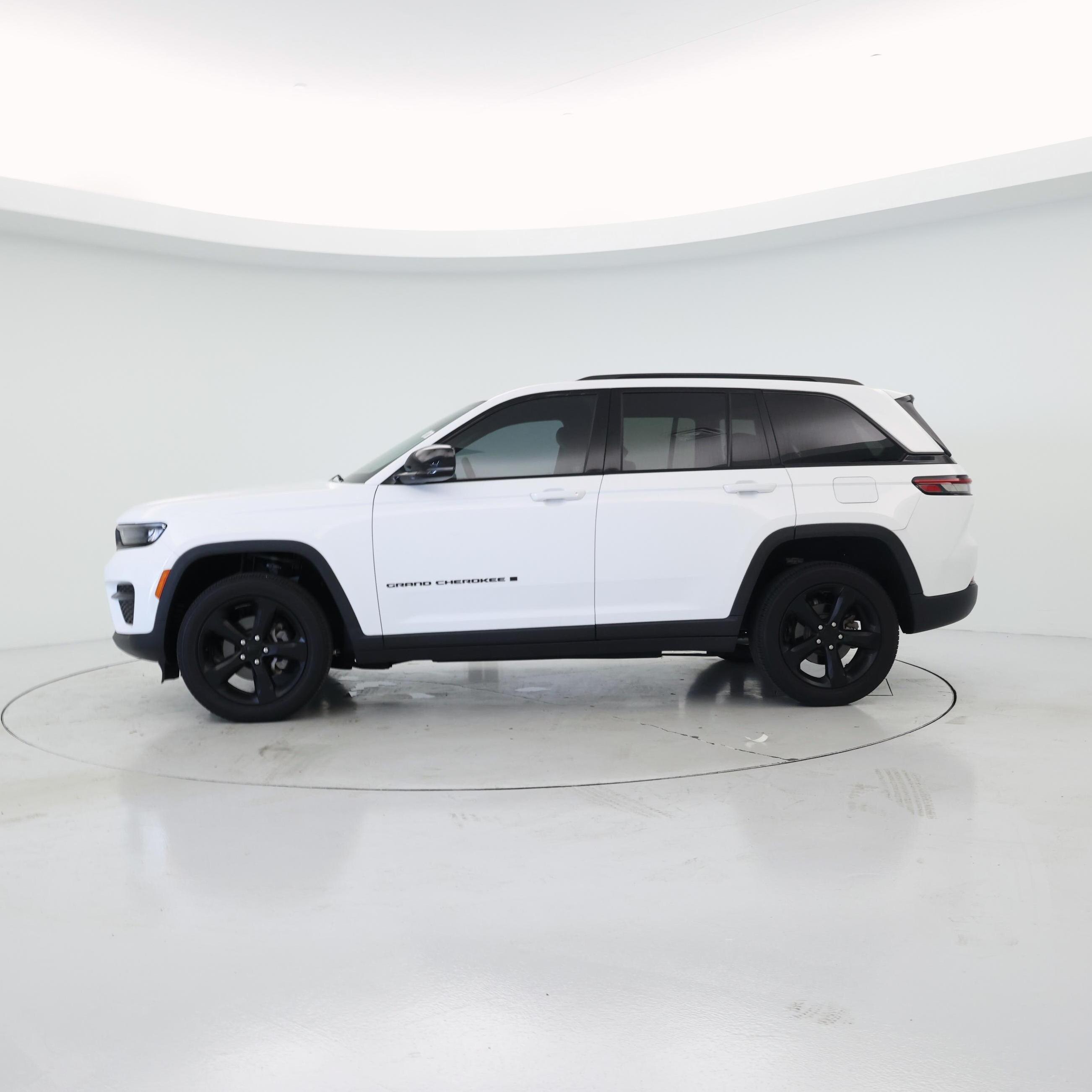 Thumbnail: 2023 Jeep Grand Cherokee - 3