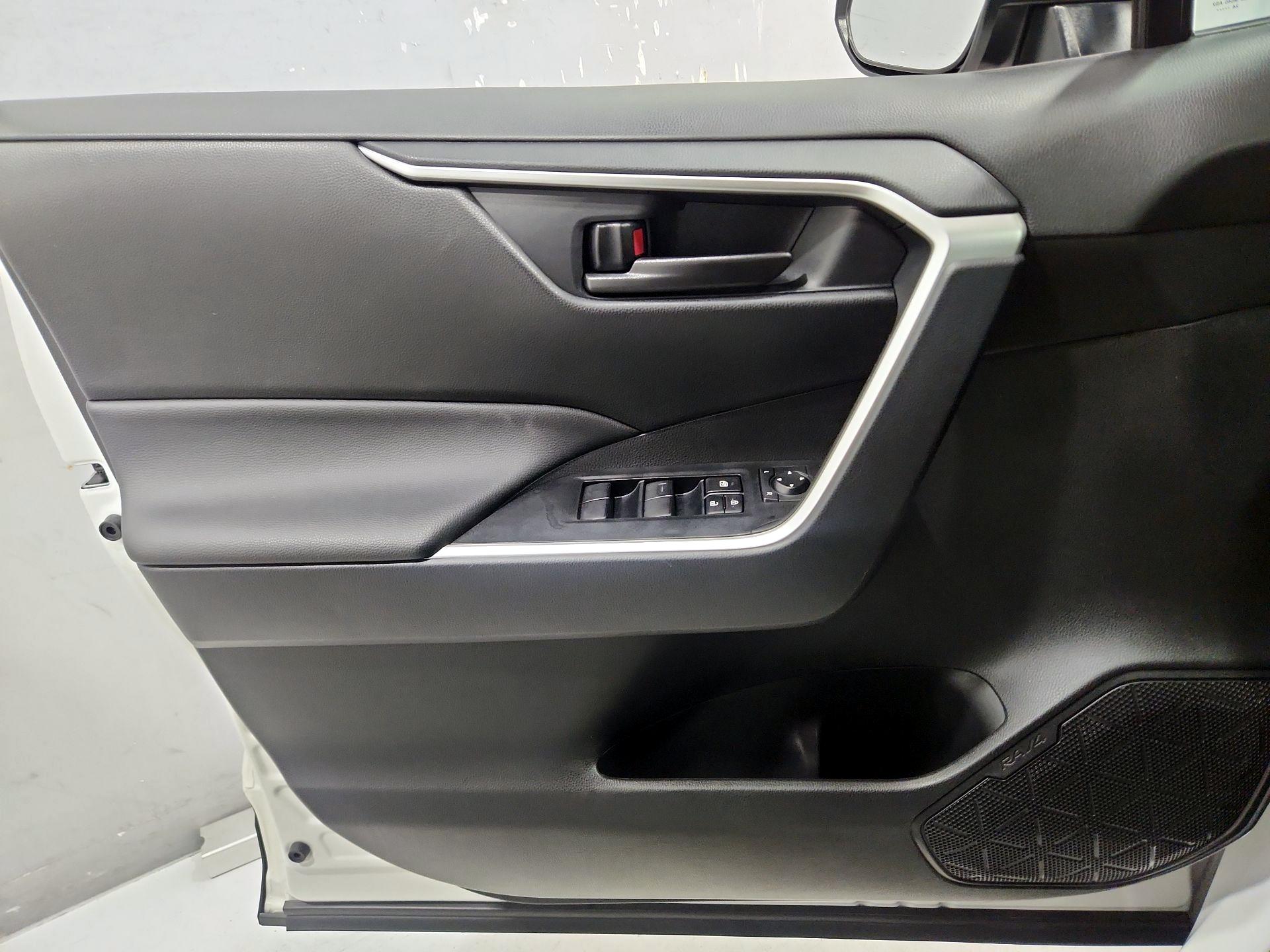 Thumbnail: 2025 Toyota RAV4 - 12