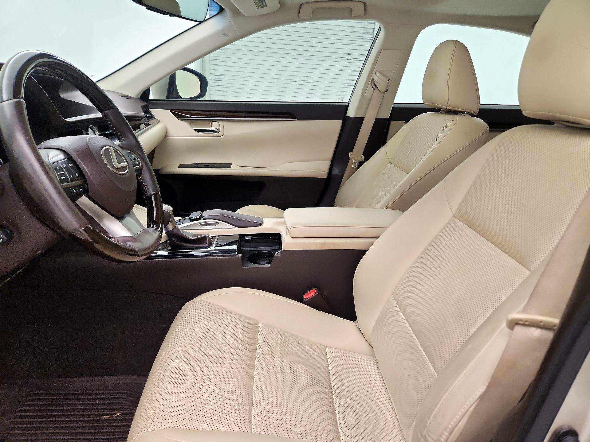 Thumbnail: 2017 Lexus ES - 11