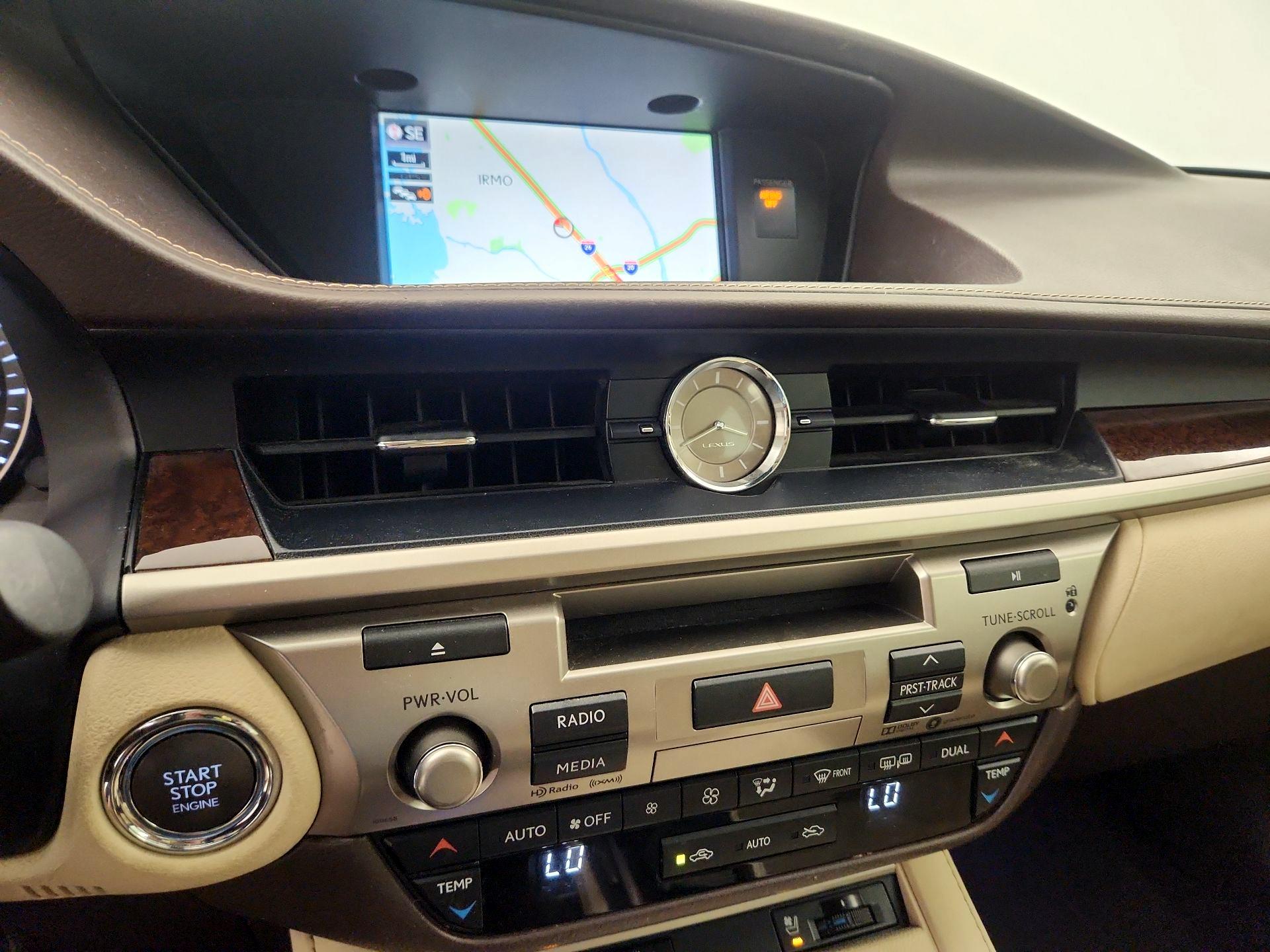Thumbnail: 2017 Lexus ES - 16