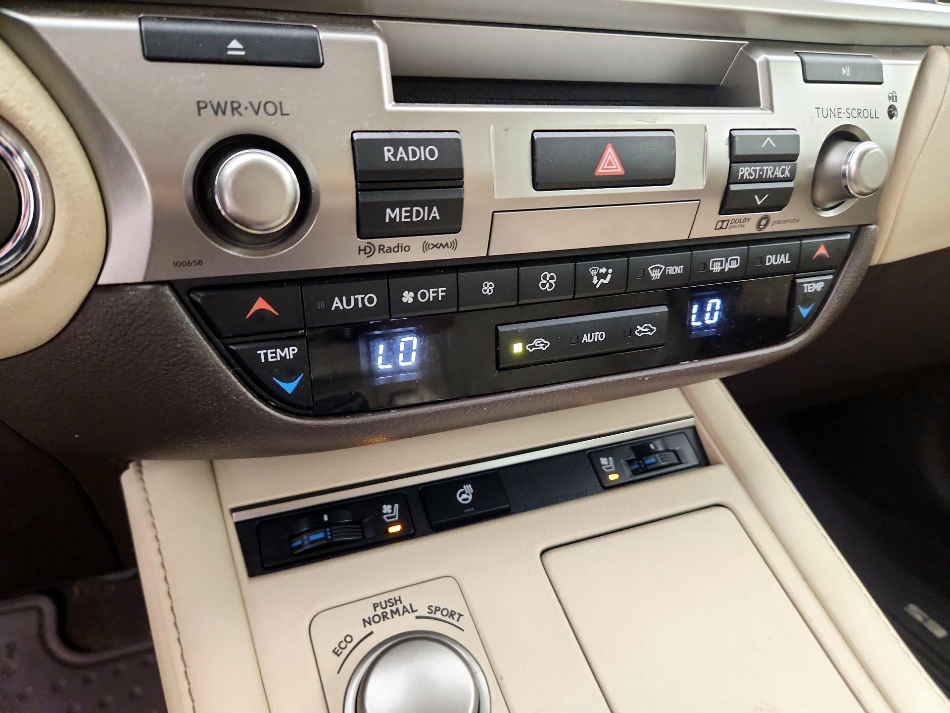 Thumbnail: 2017 Lexus ES - 17