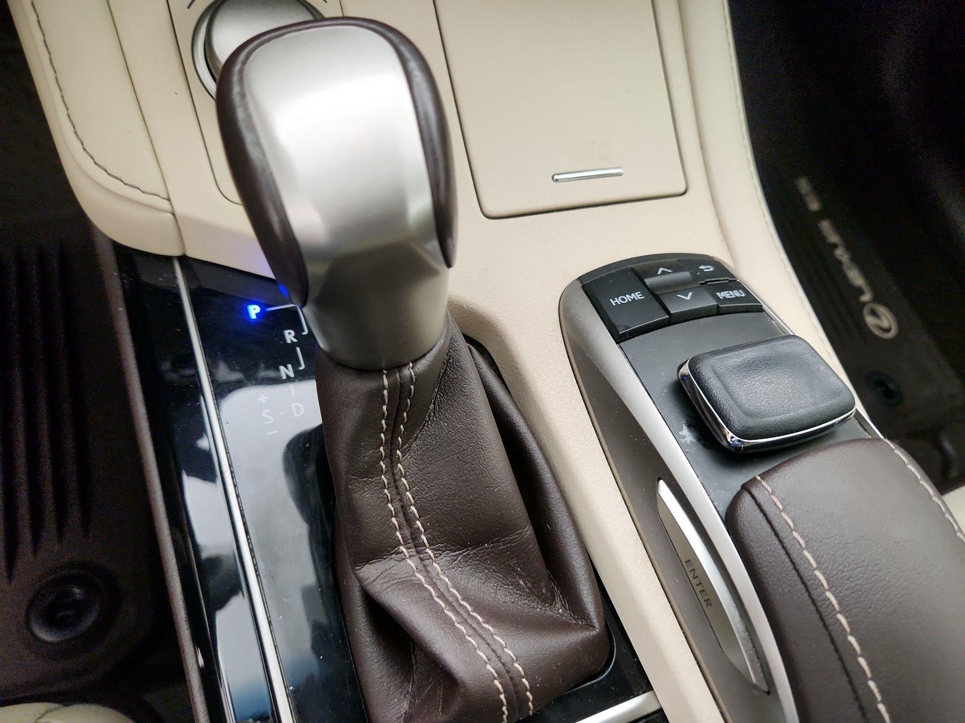 Thumbnail: 2017 Lexus ES - 18