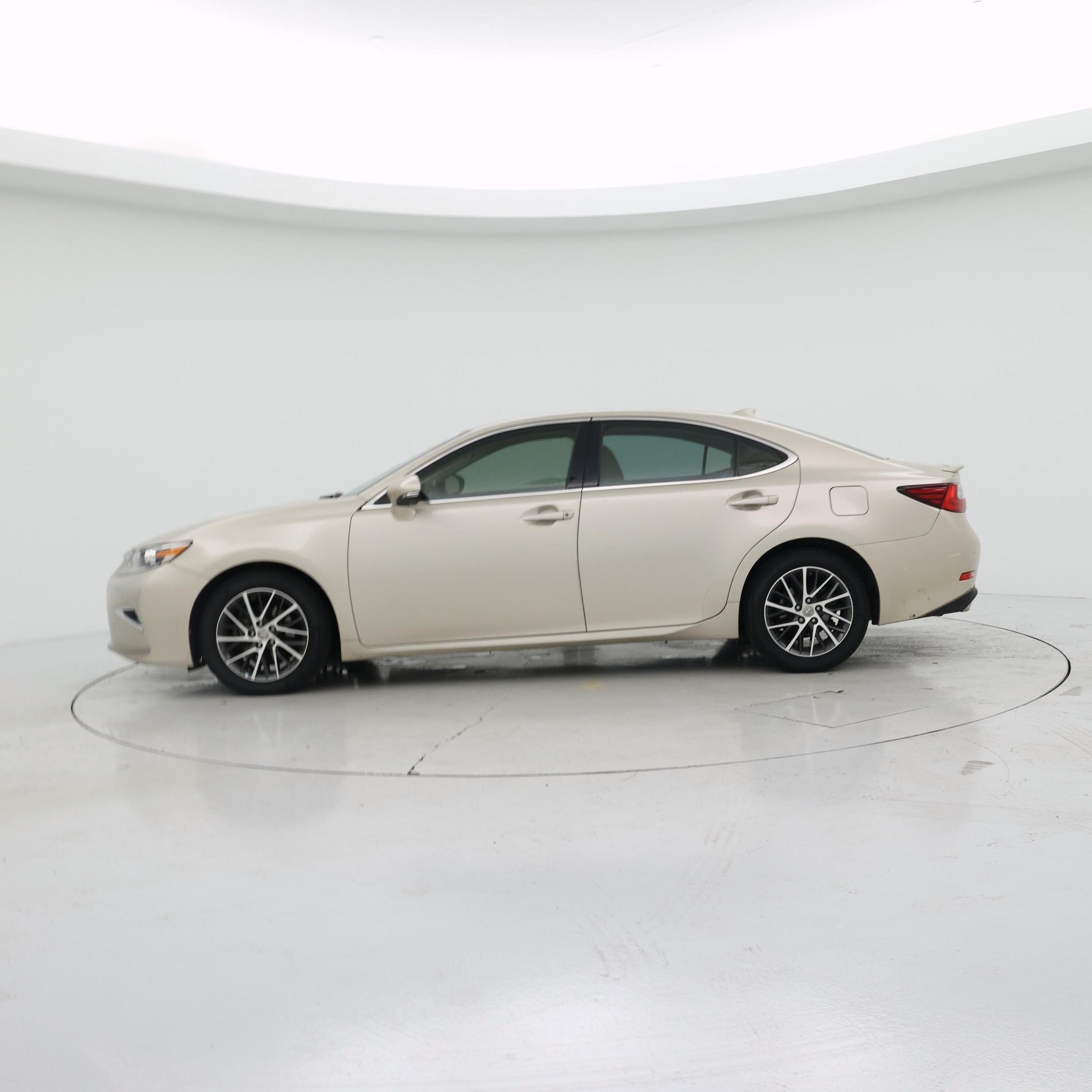 Thumbnail: 2017 Lexus ES - 3