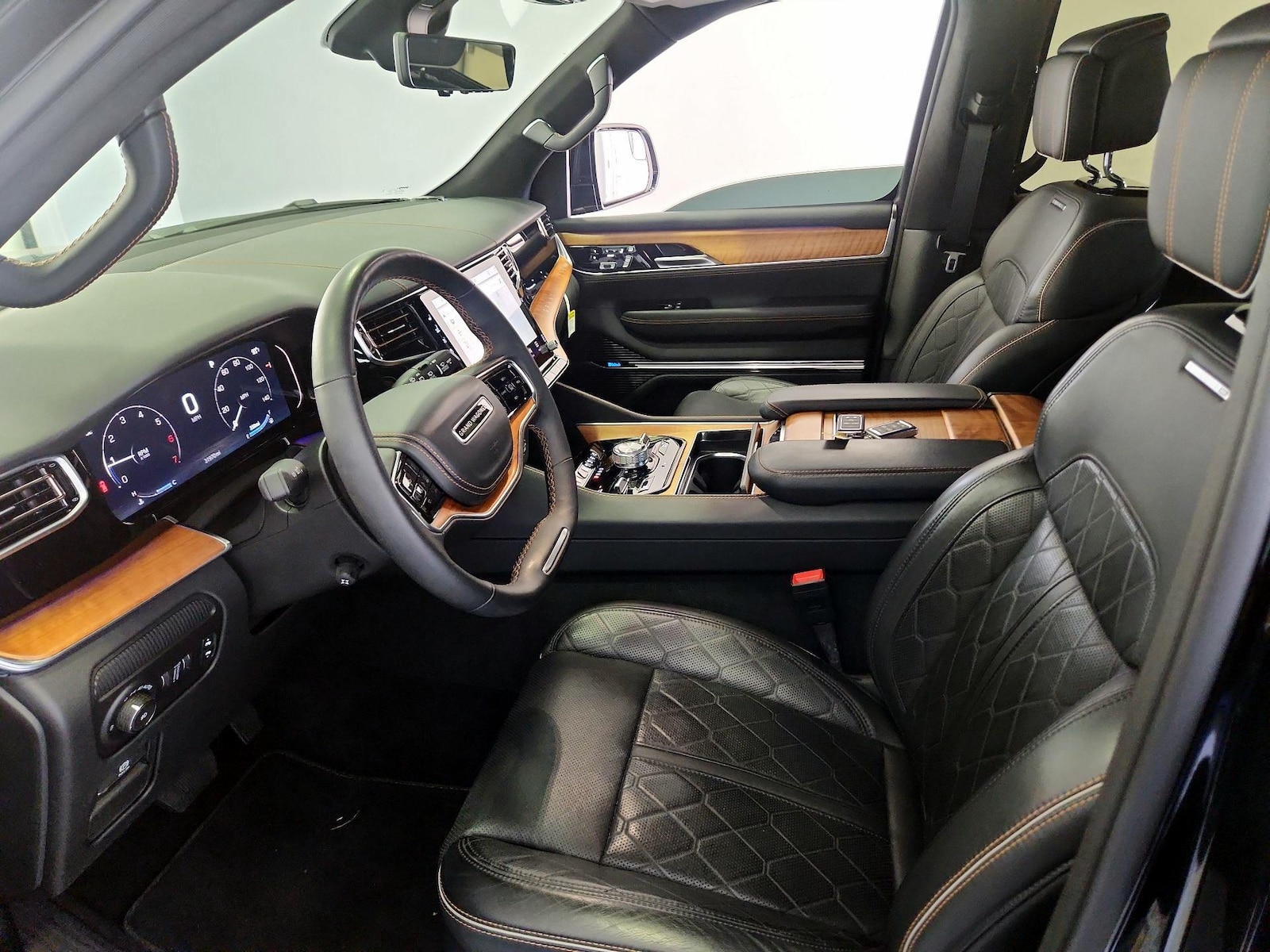 2024 Jeep Grand Wagoneer Series III - Photo 12