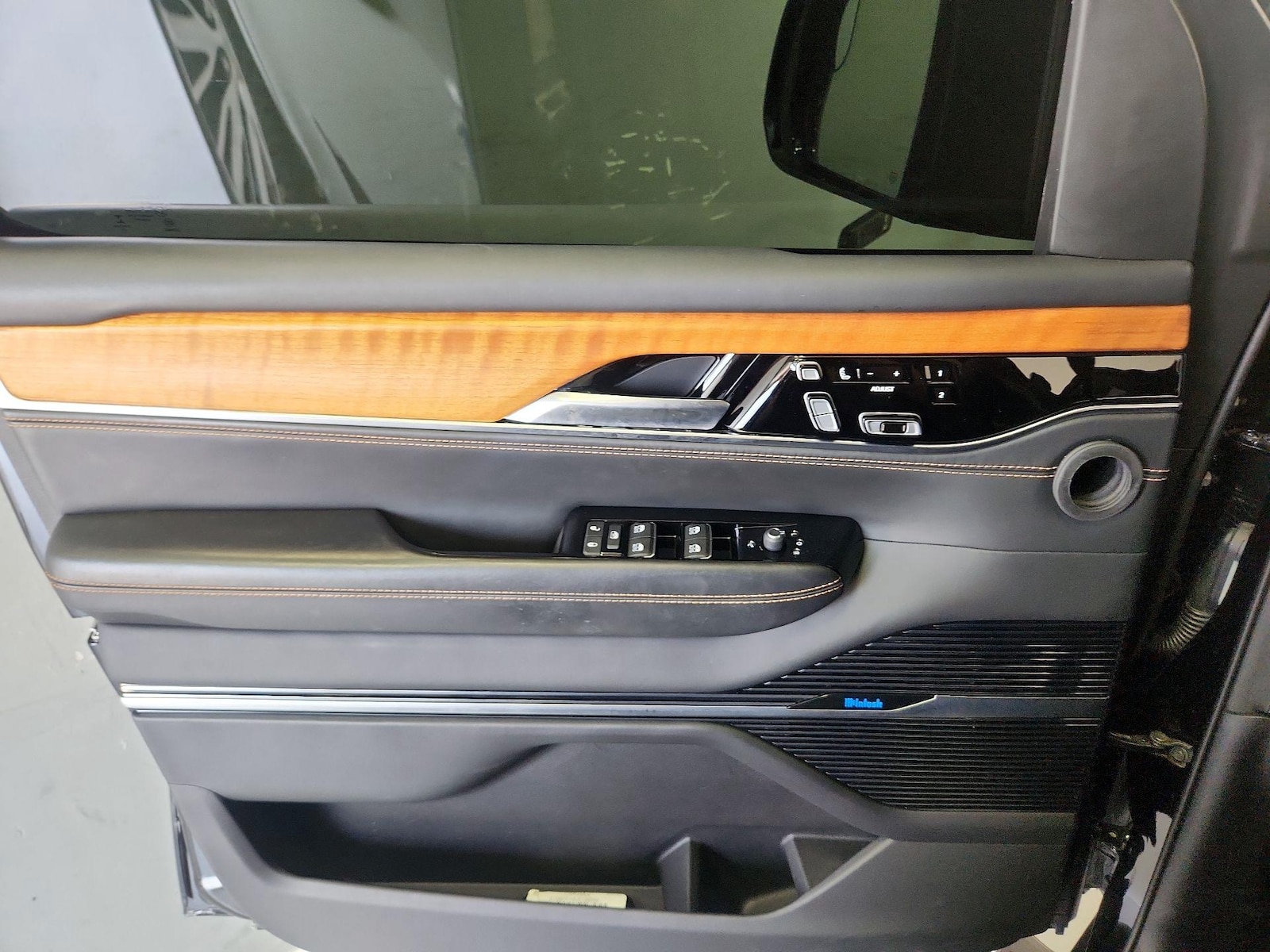 2024 Jeep Grand Wagoneer Series III - Photo 13