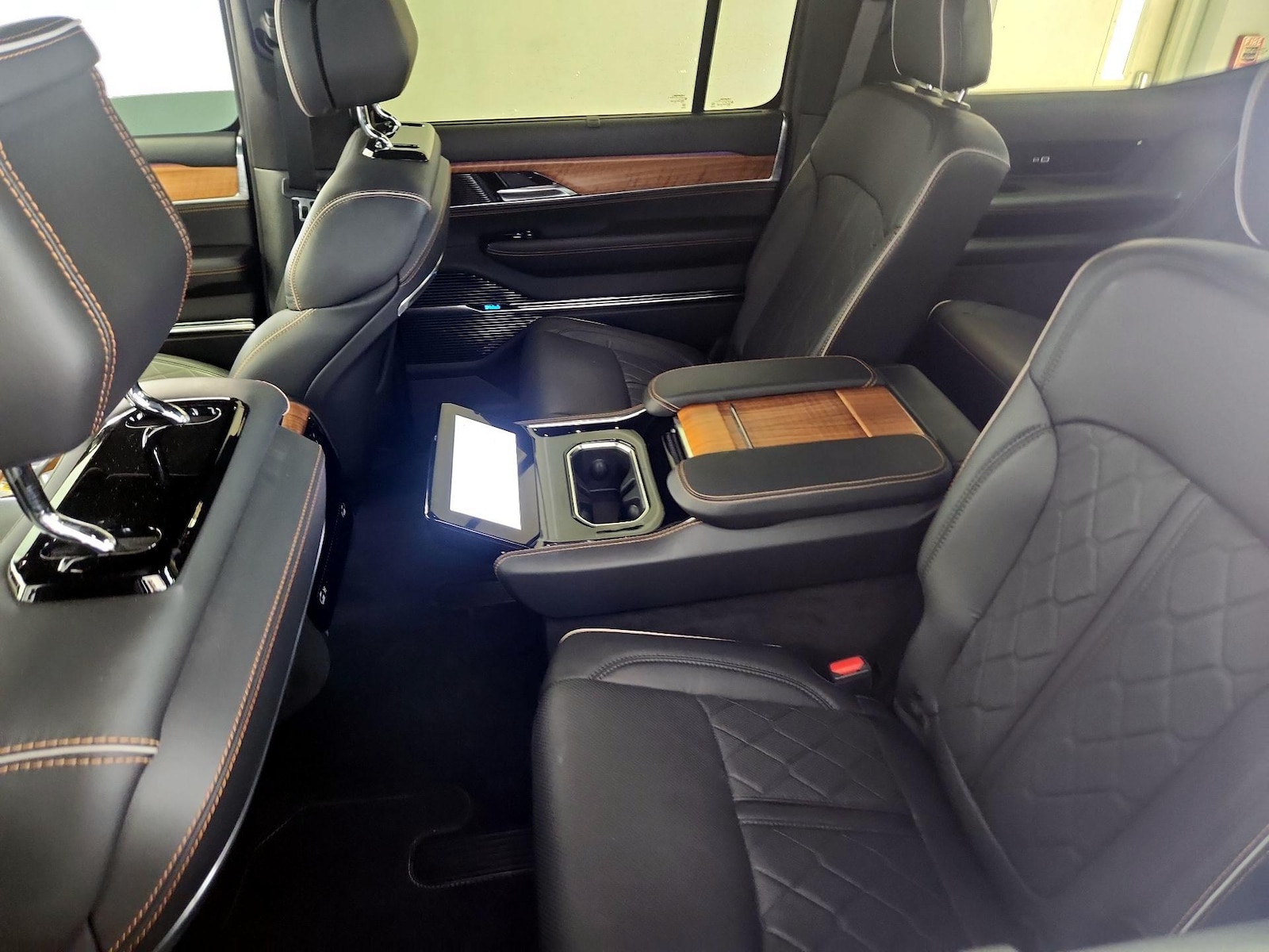 2024 Jeep Grand Wagoneer Series III - Photo 21
