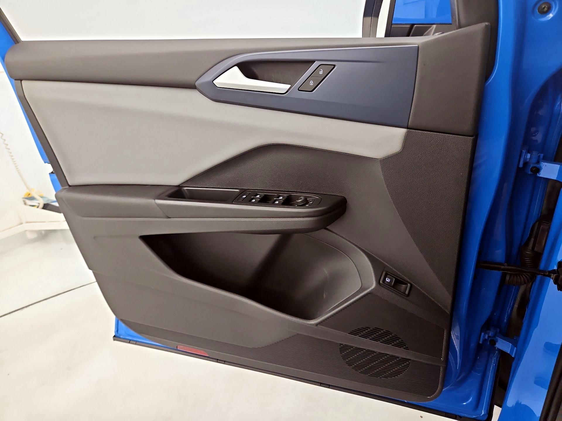 Thumbnail: 2022 Volkswagen Taos - 12