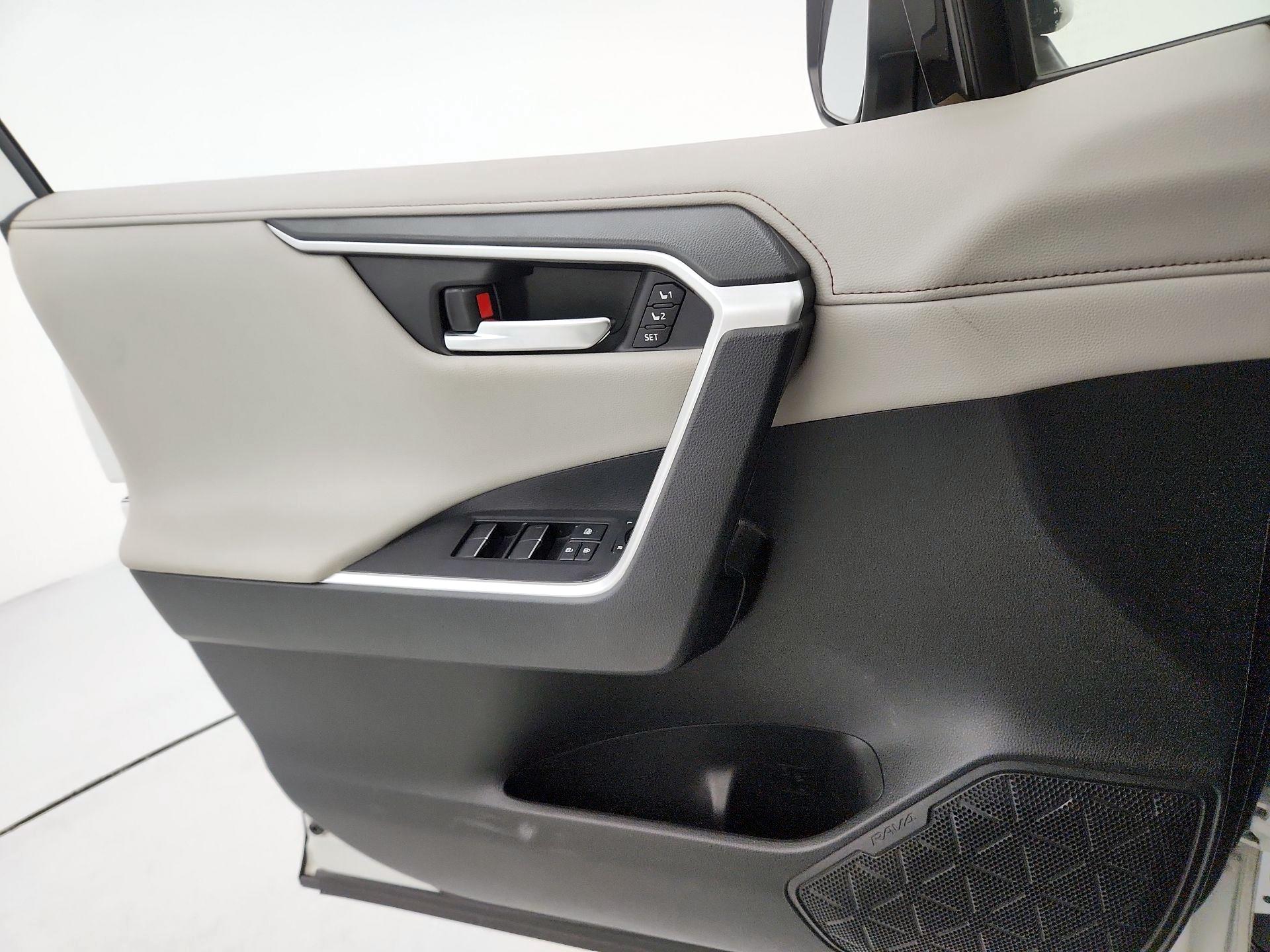 Thumbnail: 2019 Toyota RAV4 - 12