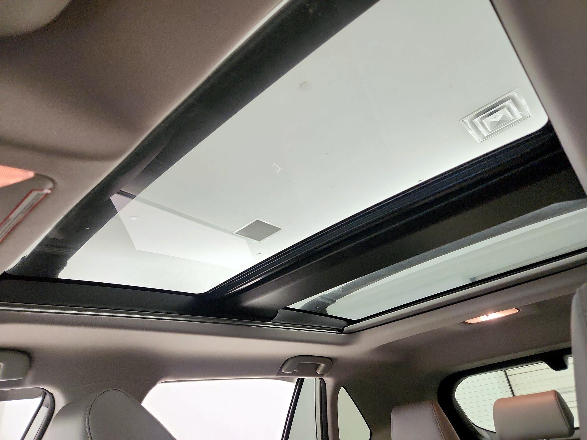 Thumbnail: 2019 Toyota RAV4 - 20