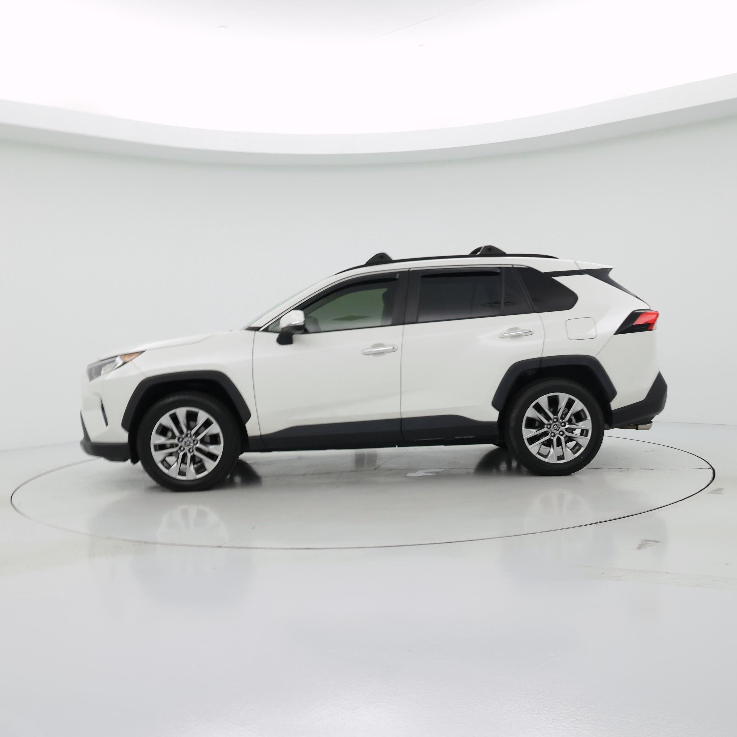 Thumbnail: 2019 Toyota RAV4 - 3