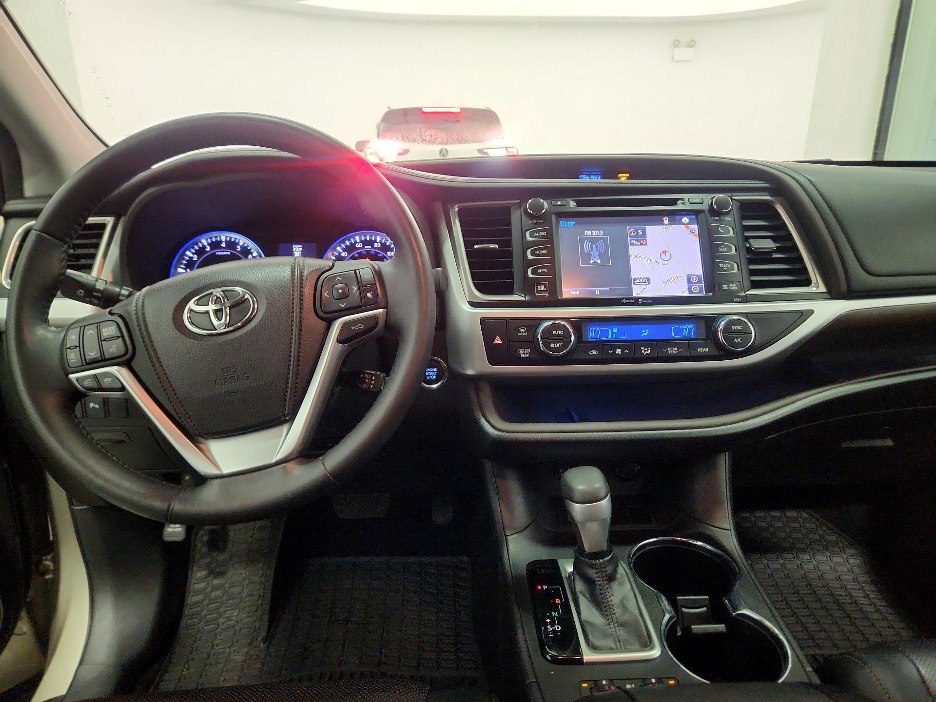 Thumbnail: 2014 Toyota Highlander - 9