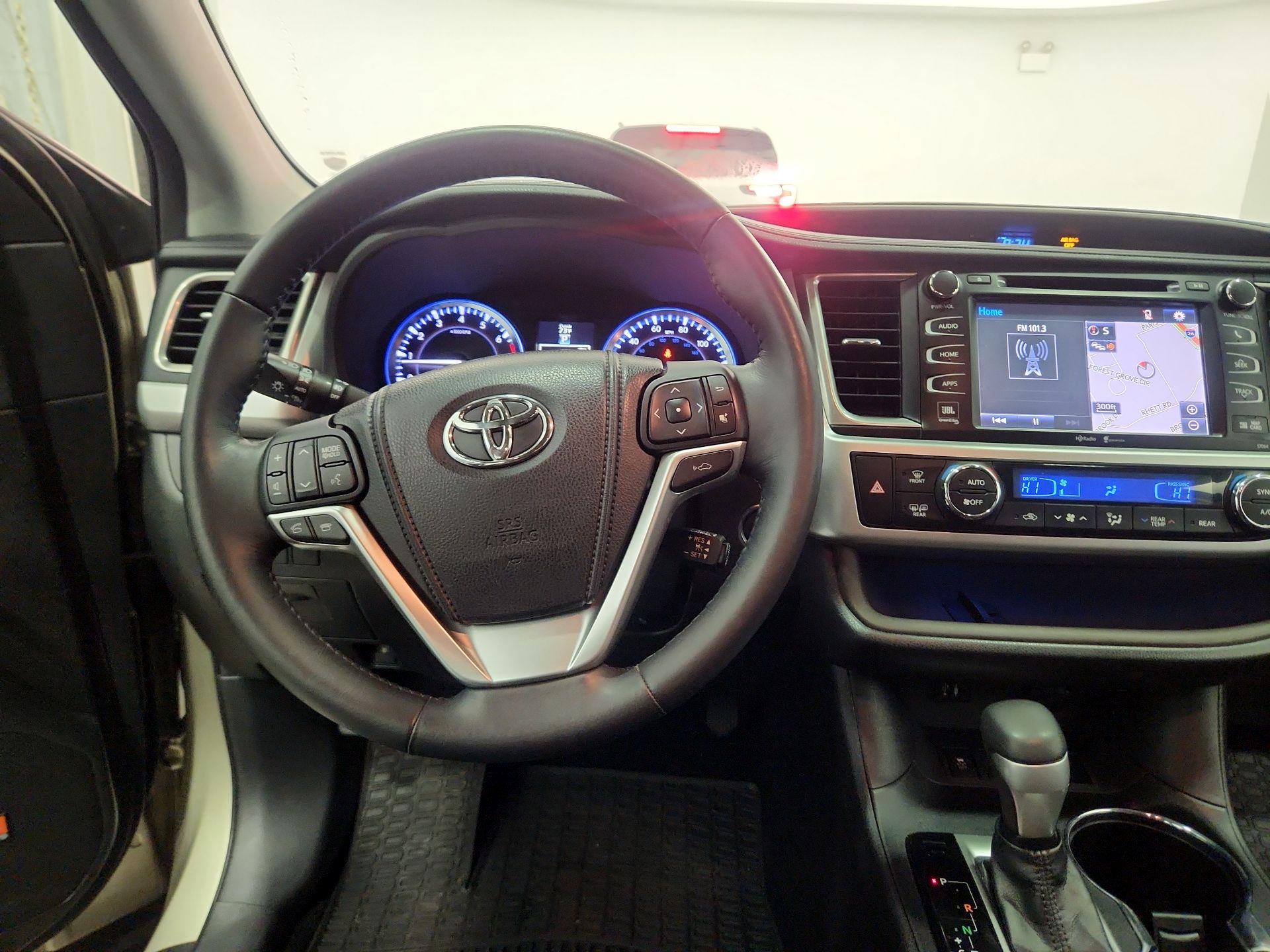 Thumbnail: 2014 Toyota Highlander - 10