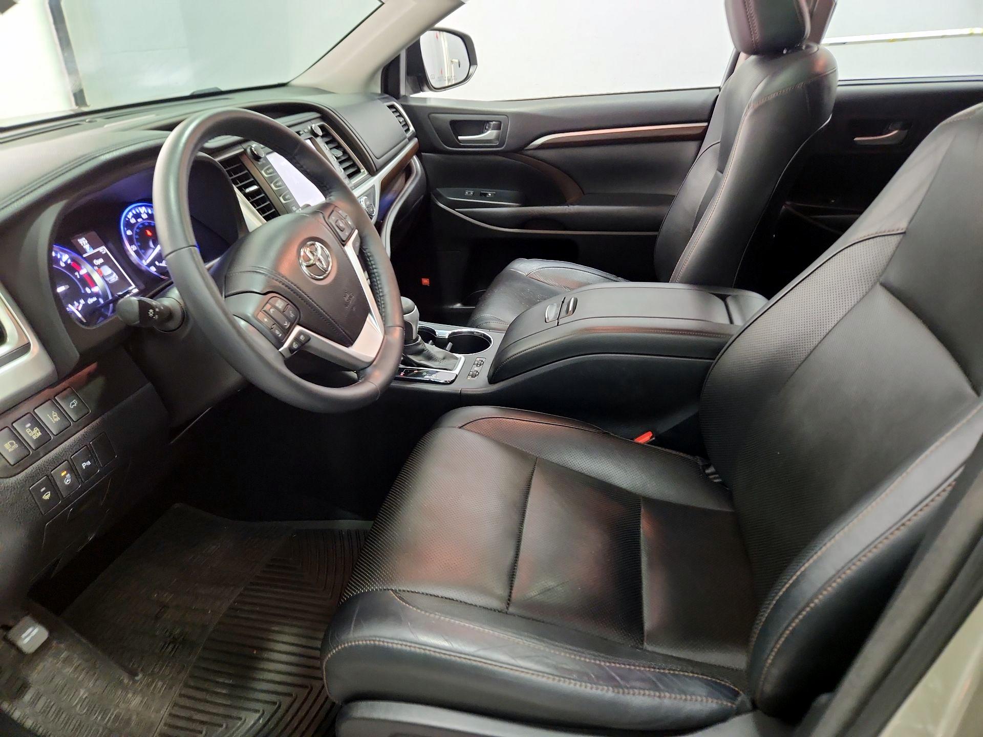 Thumbnail: 2014 Toyota Highlander - 11