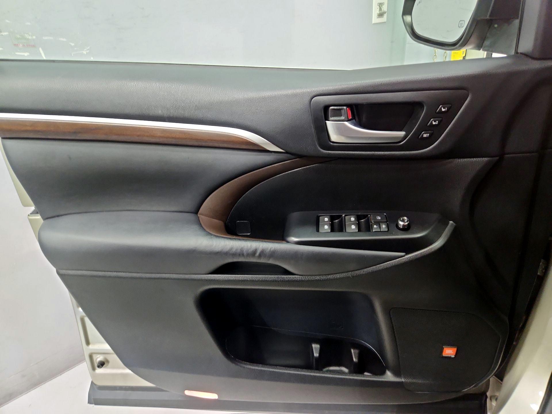 Thumbnail: 2014 Toyota Highlander - 12