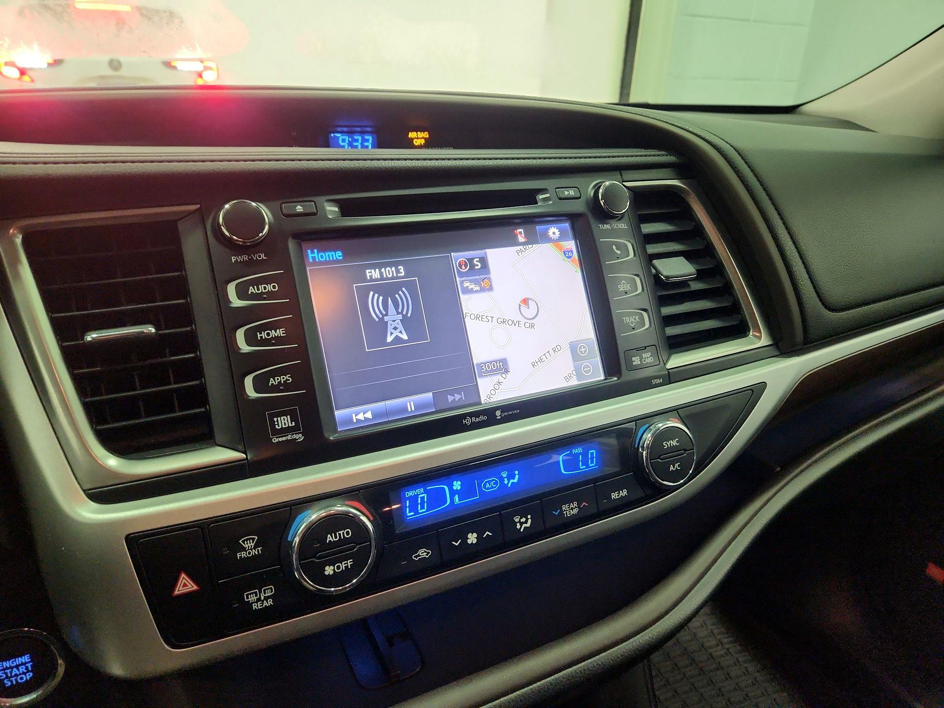Thumbnail: 2014 Toyota Highlander - 15