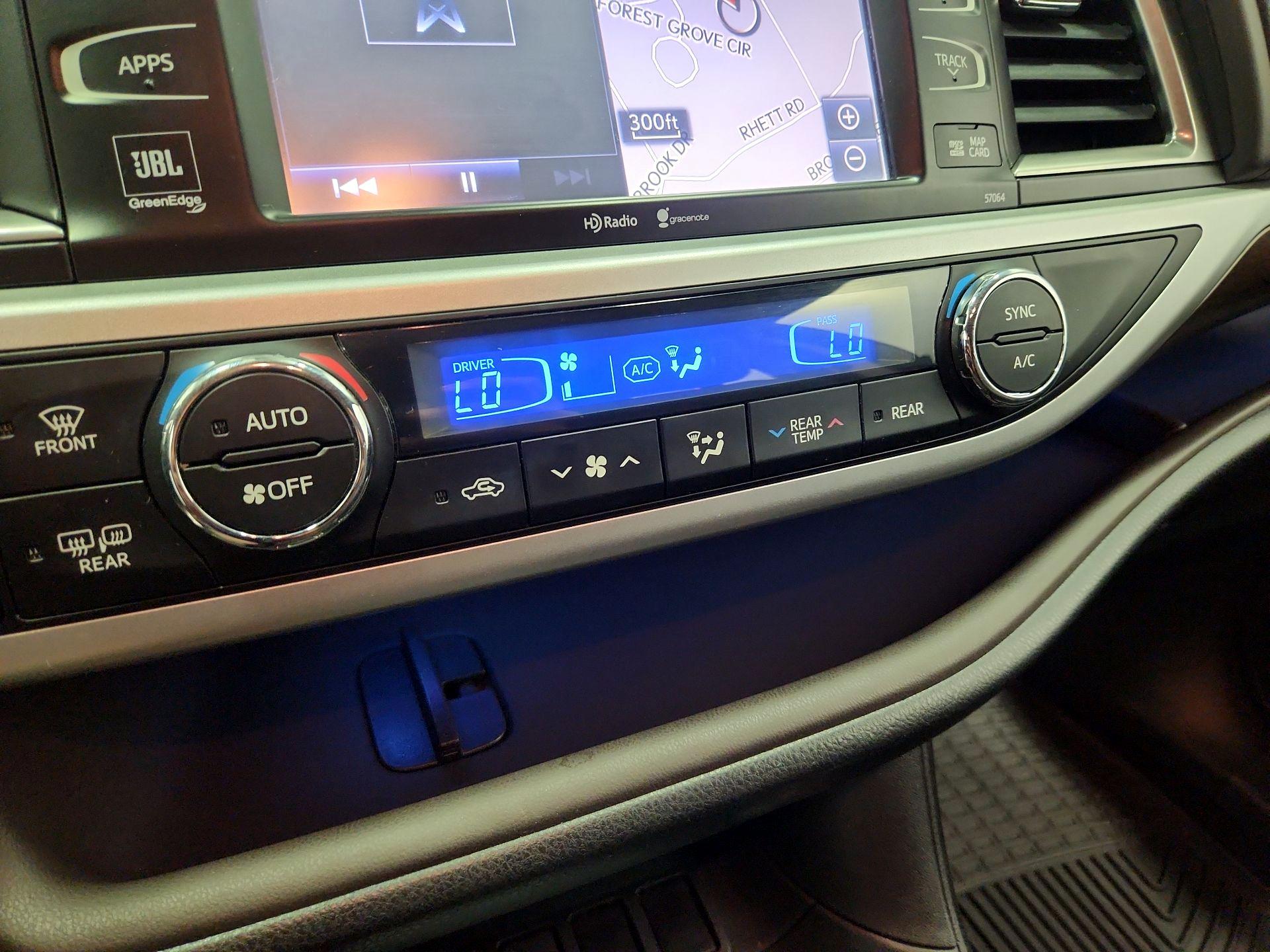 Thumbnail: 2014 Toyota Highlander - 16