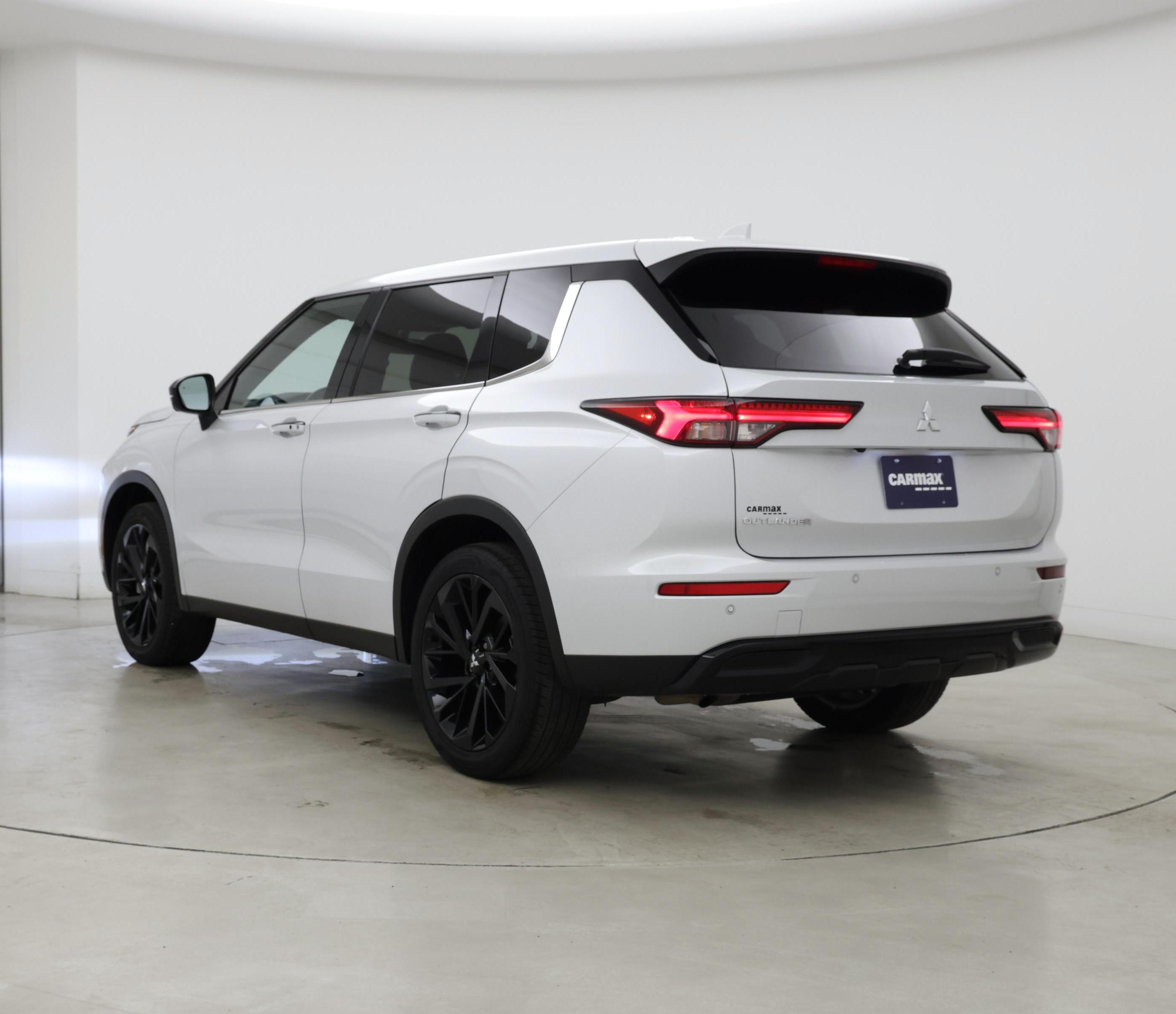 Thumbnail: 2024 Mitsubishi Outlander - 2