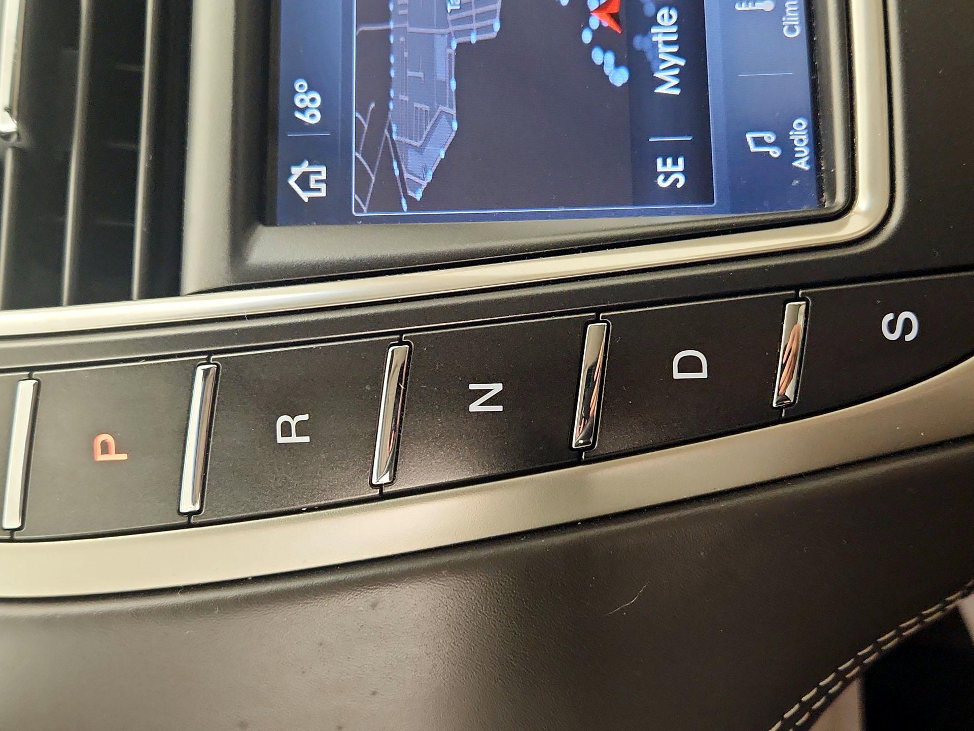 Thumbnail: 2019 Lincoln Nautilus - 18