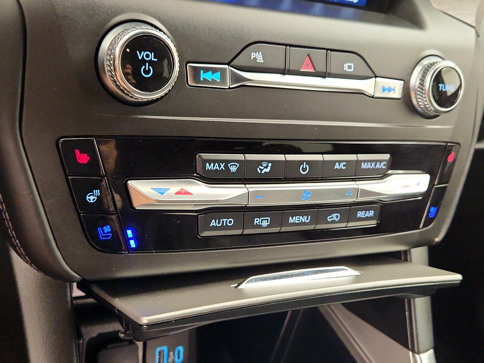 Thumbnail: 2020 Ford Explorer - 17