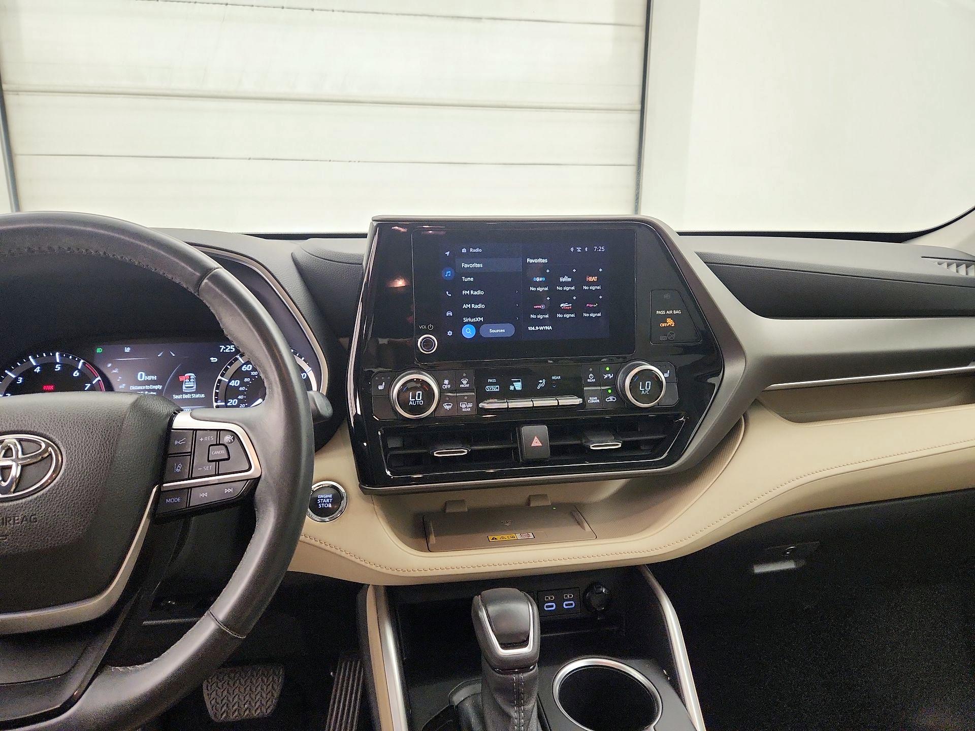 Thumbnail: 2023 Toyota Highlander - 9